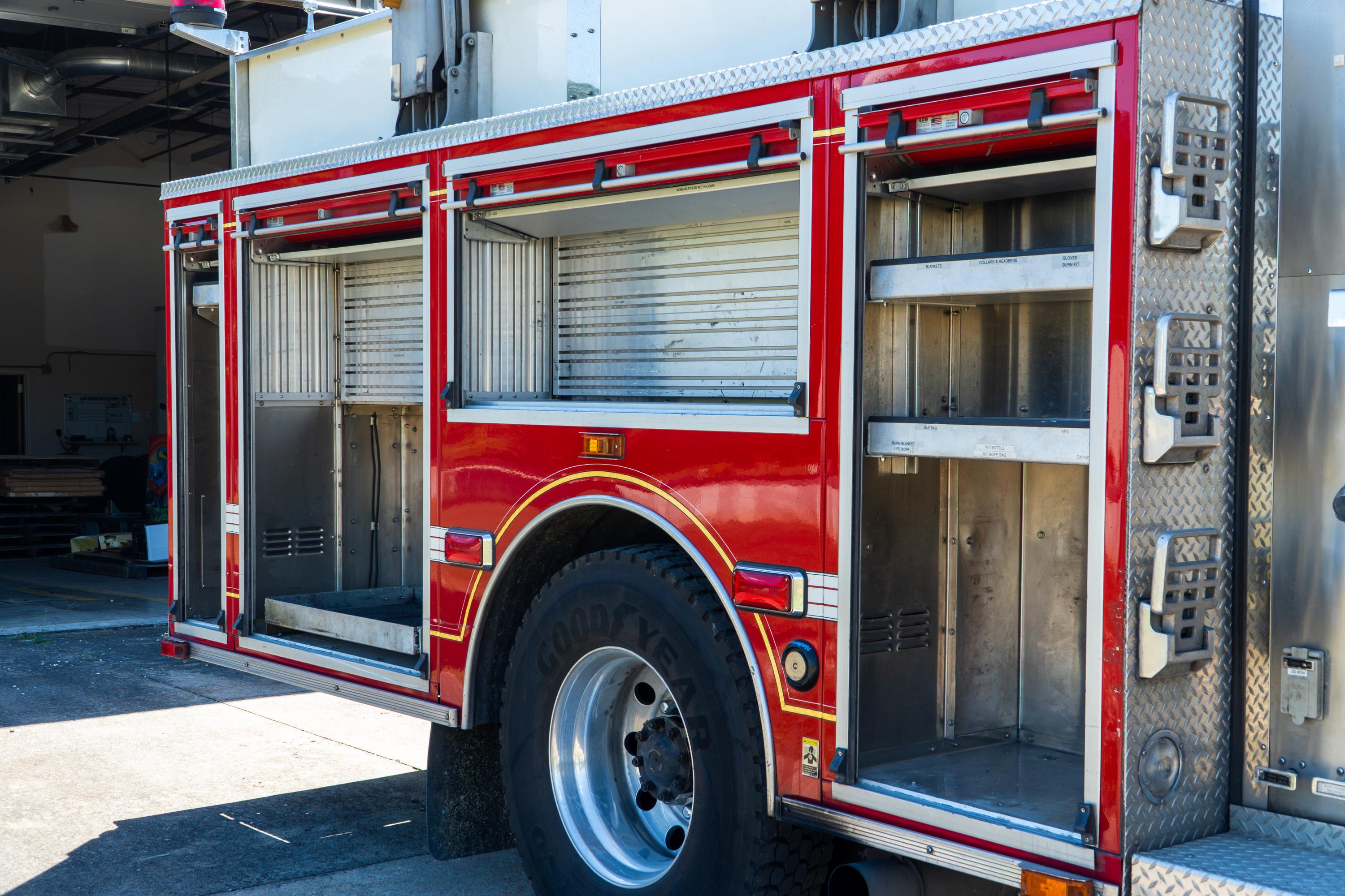 2004 Sutphen Pumper - image 7