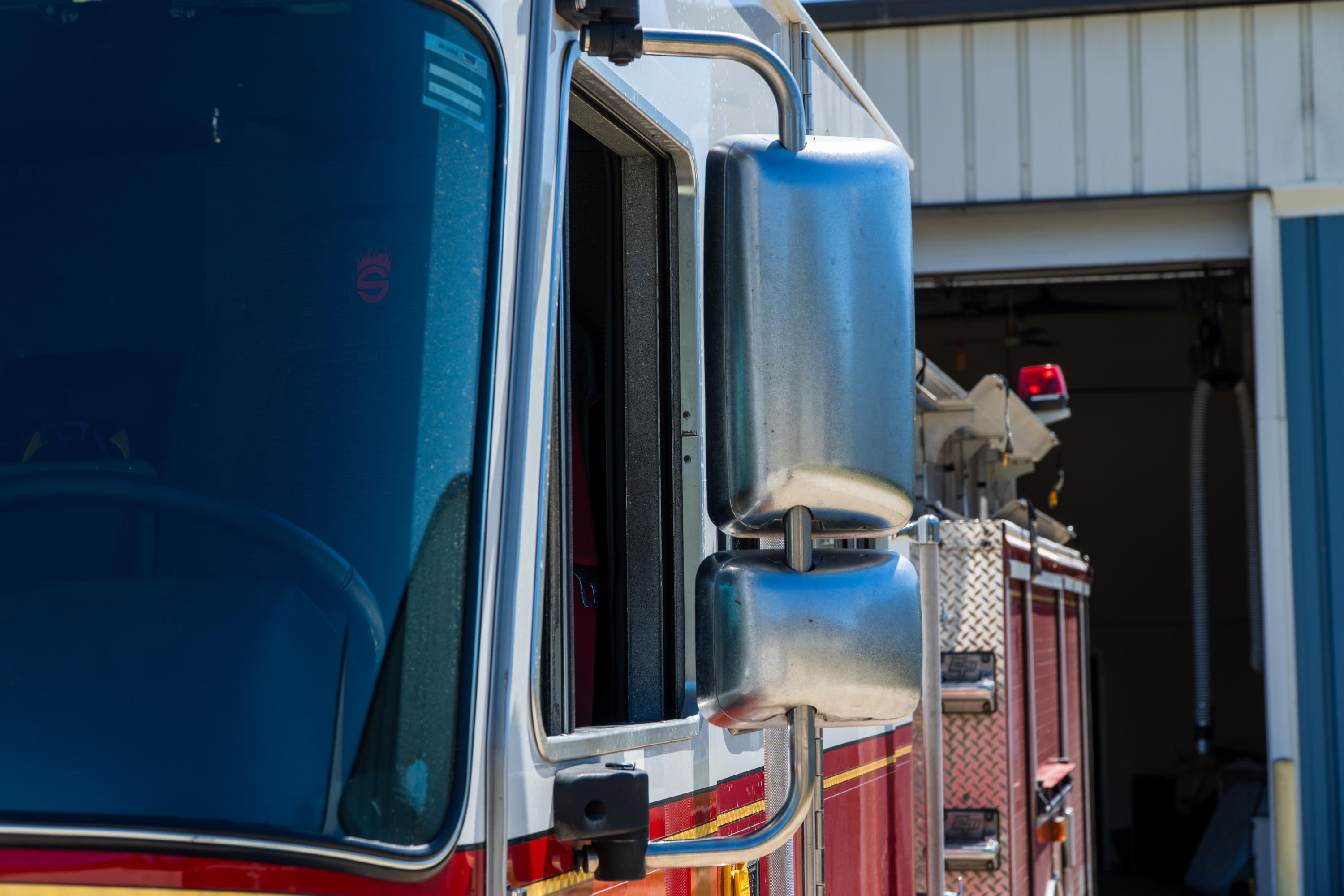2004 Sutphen Pumper - image 74