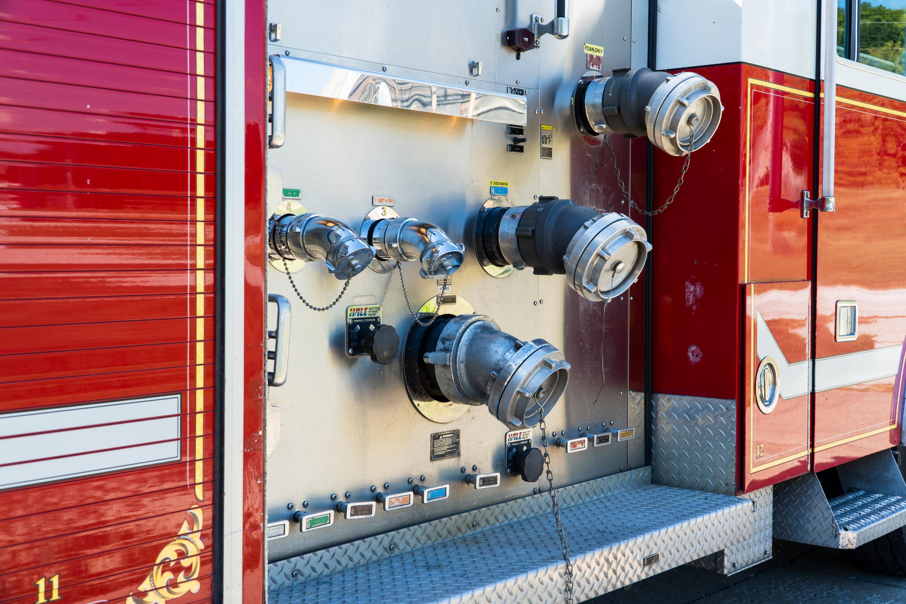 2004 Sutphen Pumper - image 50