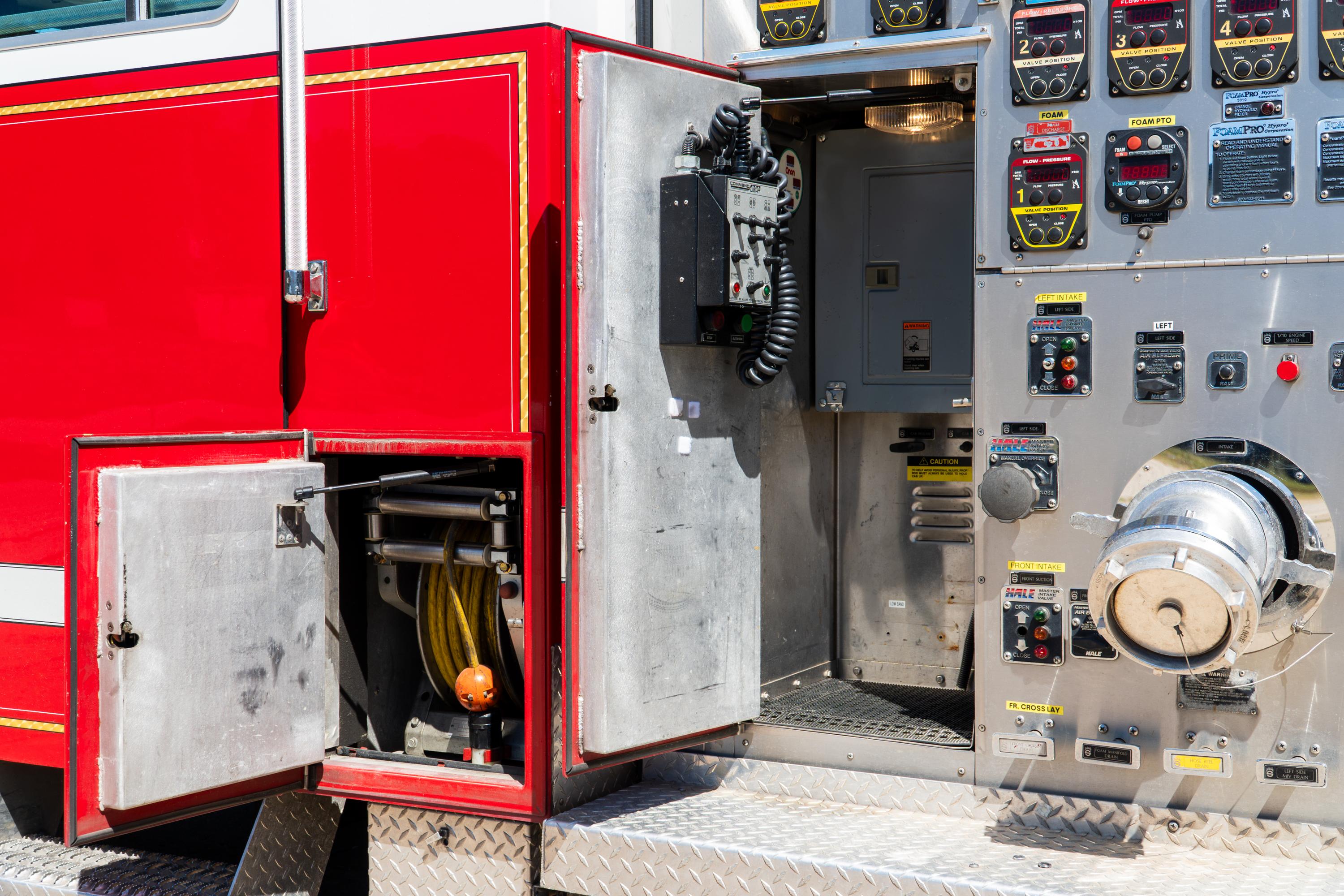 2004 Sutphen Pumper - image 39