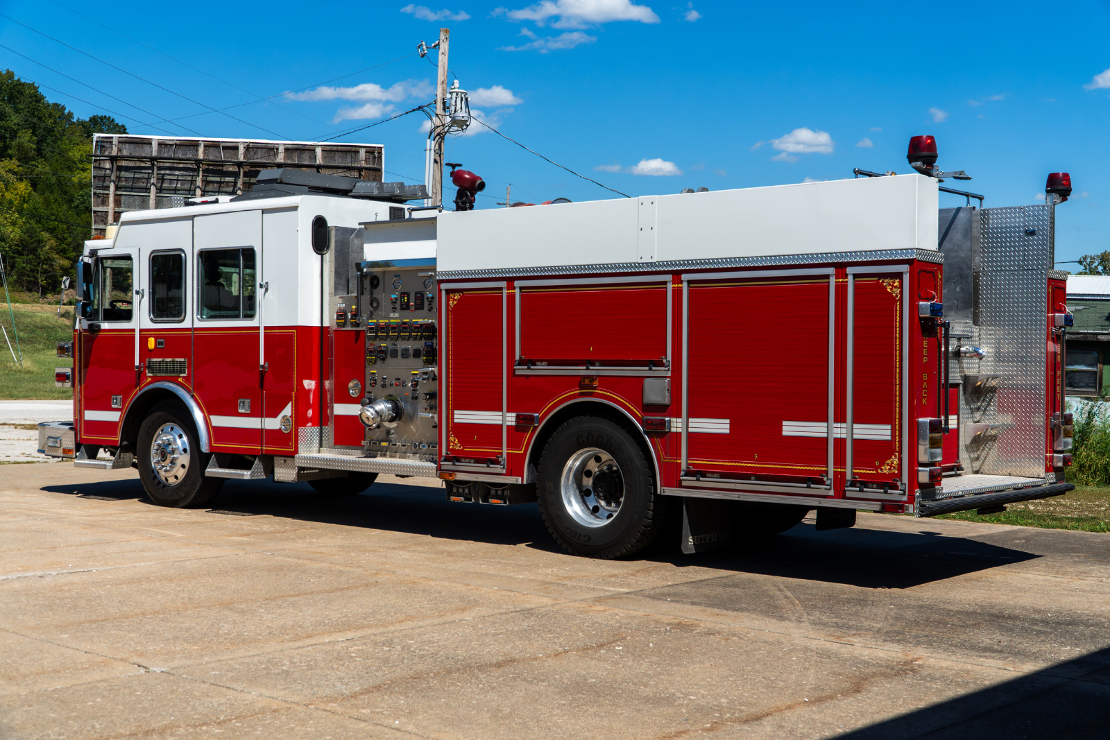 2004 Sutphen Pumper - image 5