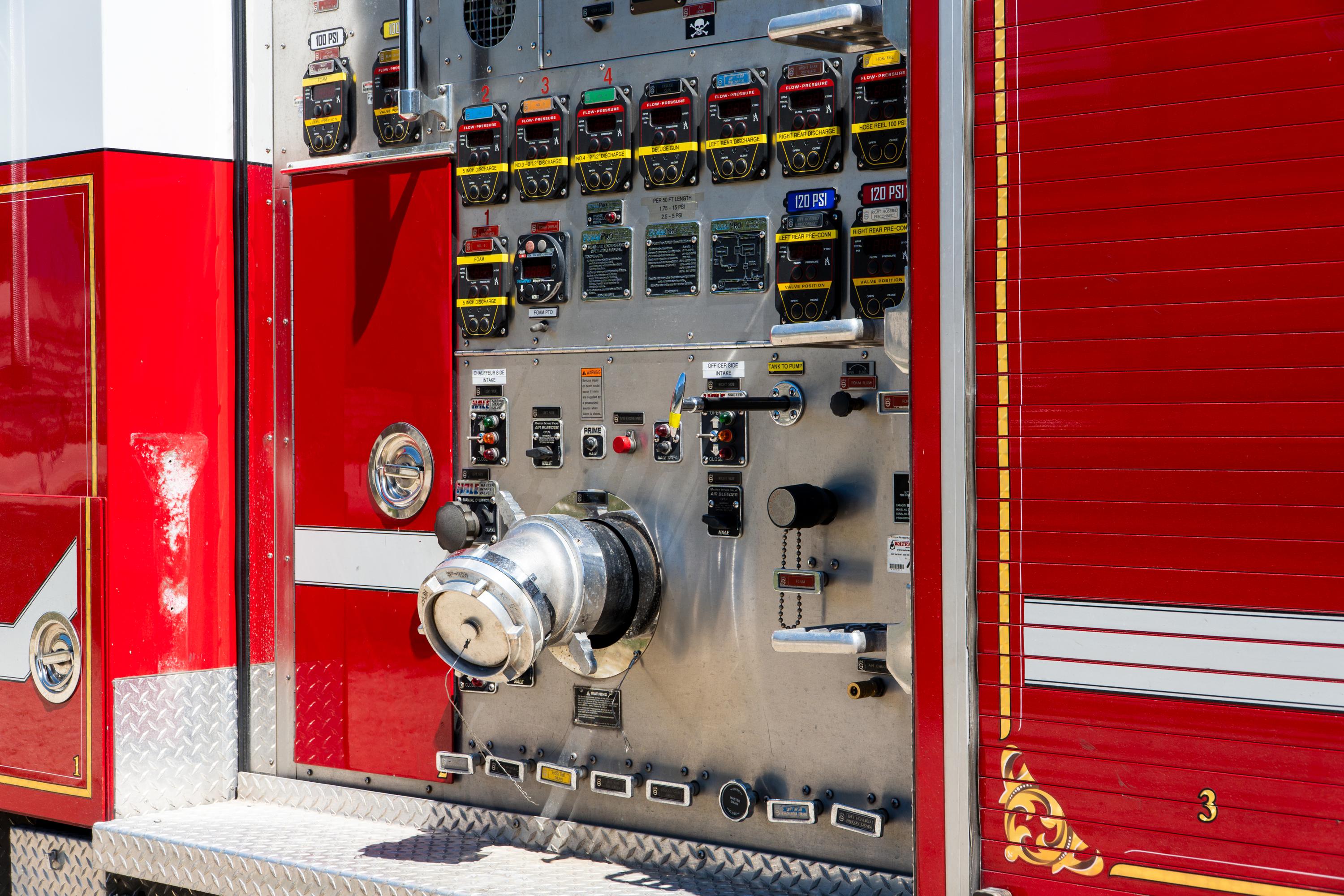 2004 Sutphen Pumper - image 48