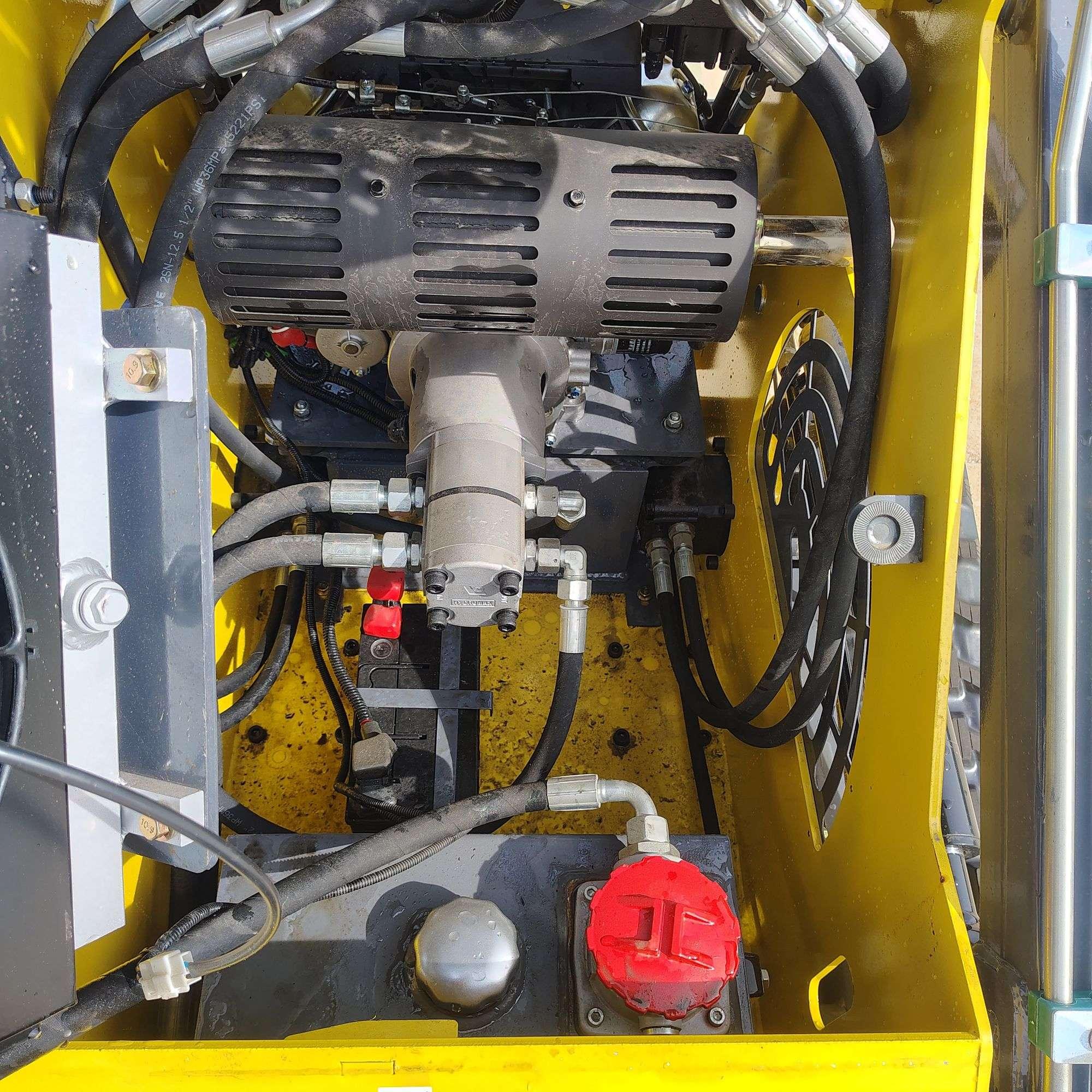 StarVox SV‑480 Mini Track Skid Steer Loader w/ Bucket (New/Unused) - image 4
