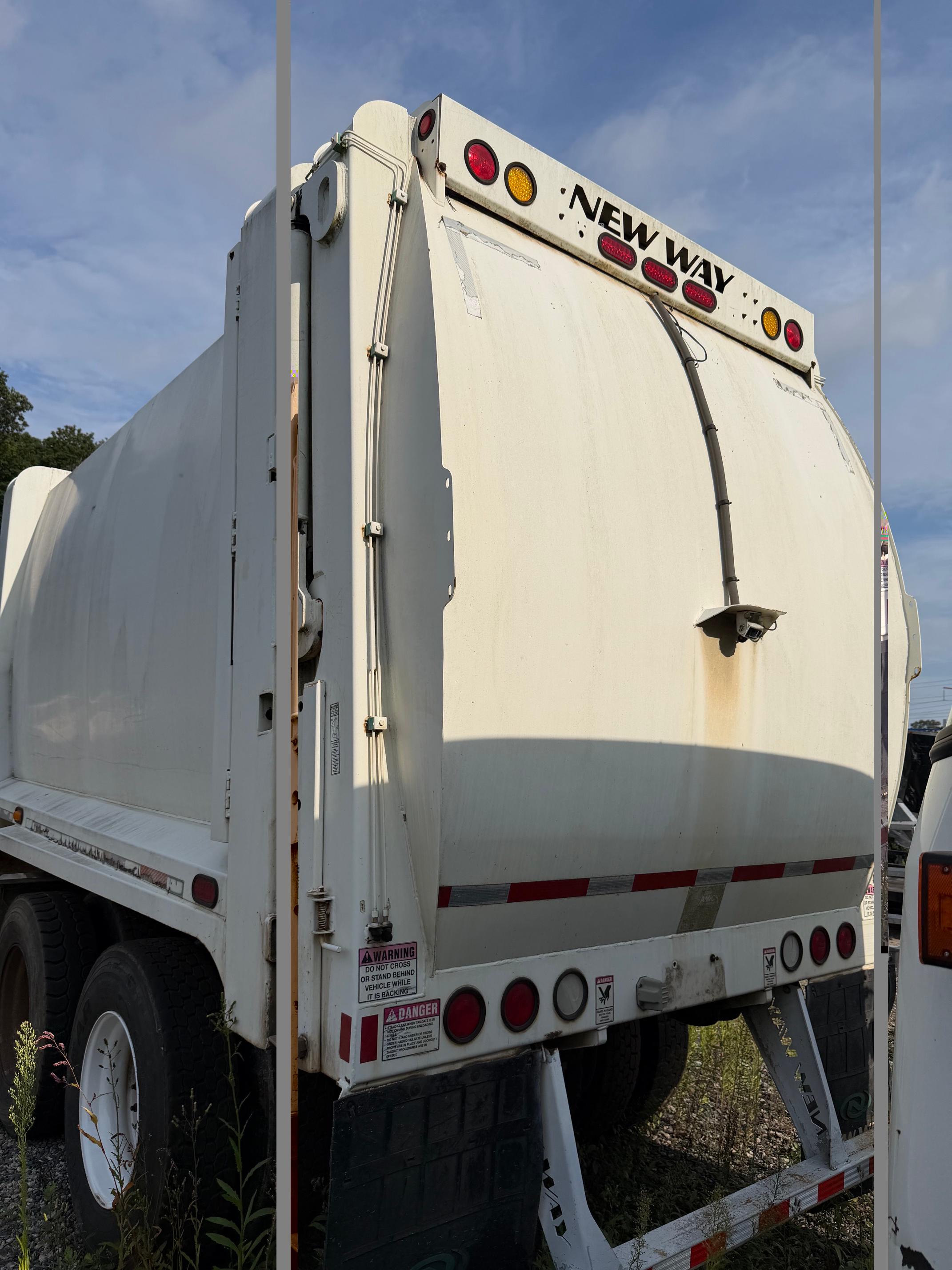 2013 Autocar New Way Automated Side Loader - image 5