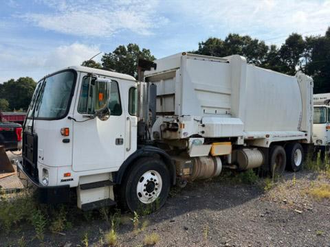 2013 Autocar New Way Automated Side Loader - image 2