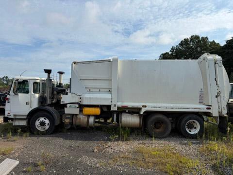 2013 Autocar New Way Automated Side Loader - image 3