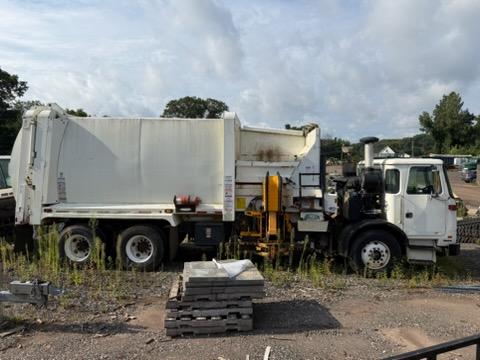 2013 Autocar New Way Automated Side Loader - image 4