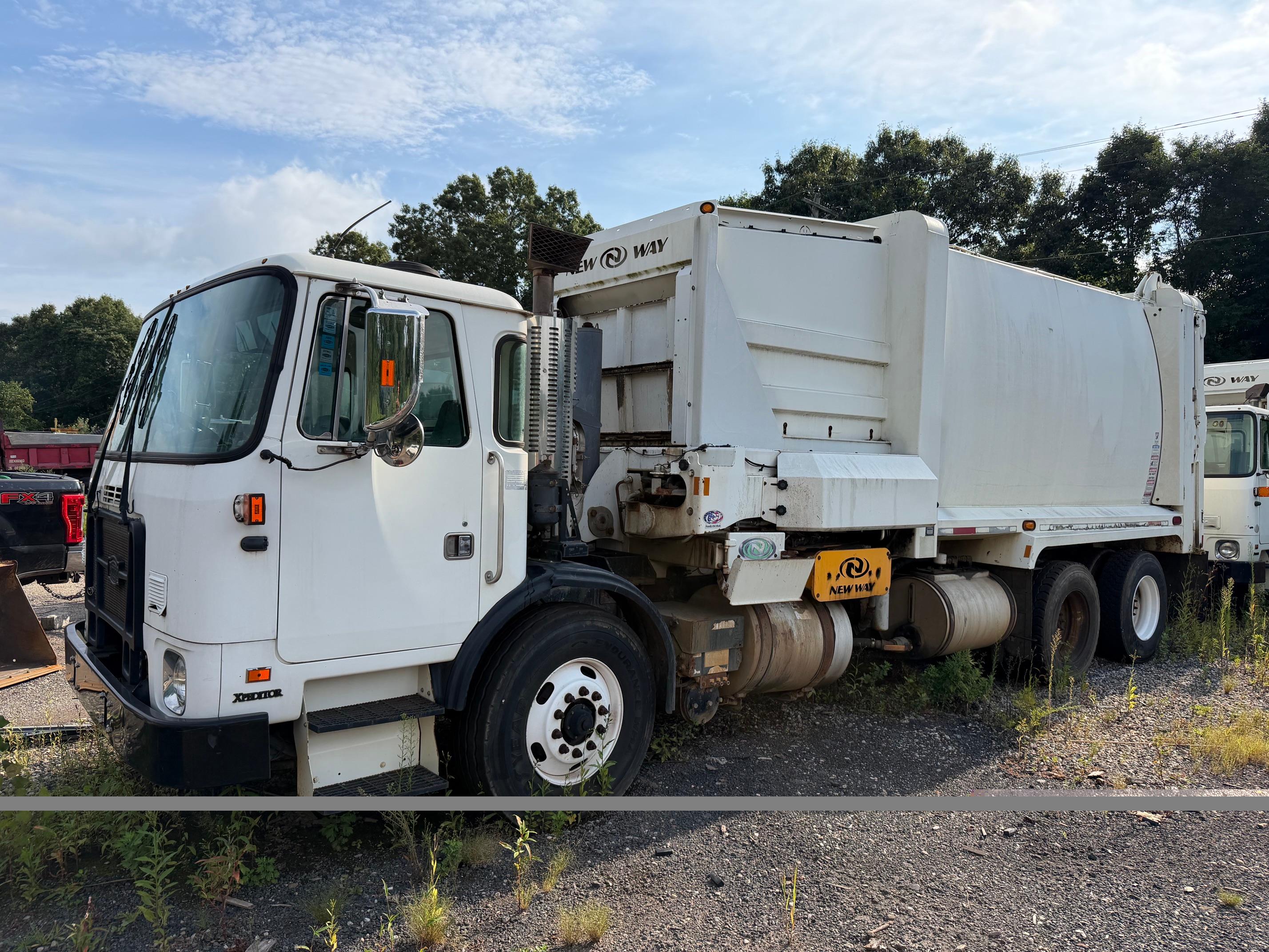 2013 Autocar New Way Automated Side Loader - image 1
