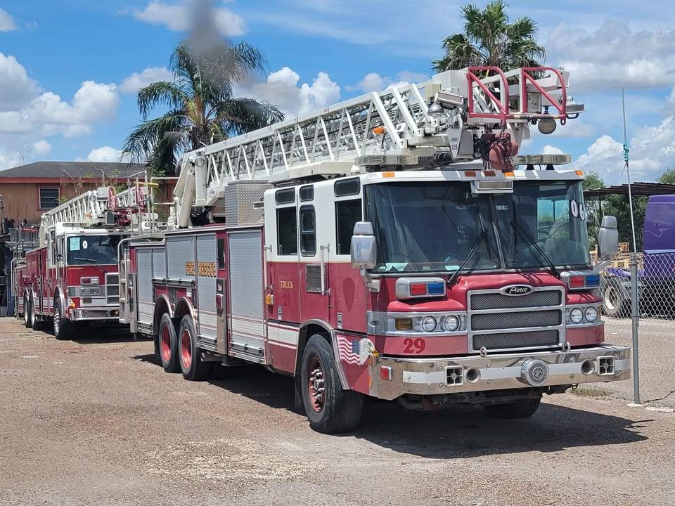 2006 Pierce Quantum 105' Ladder