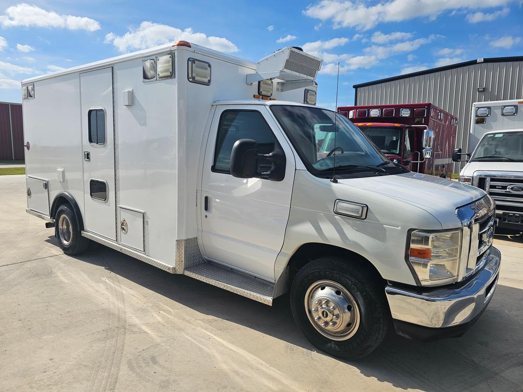 2001 Ford E450 Wheeled Coach Ambulance