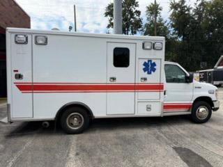 2018 AEV Ford Type III Ambulance - image 3