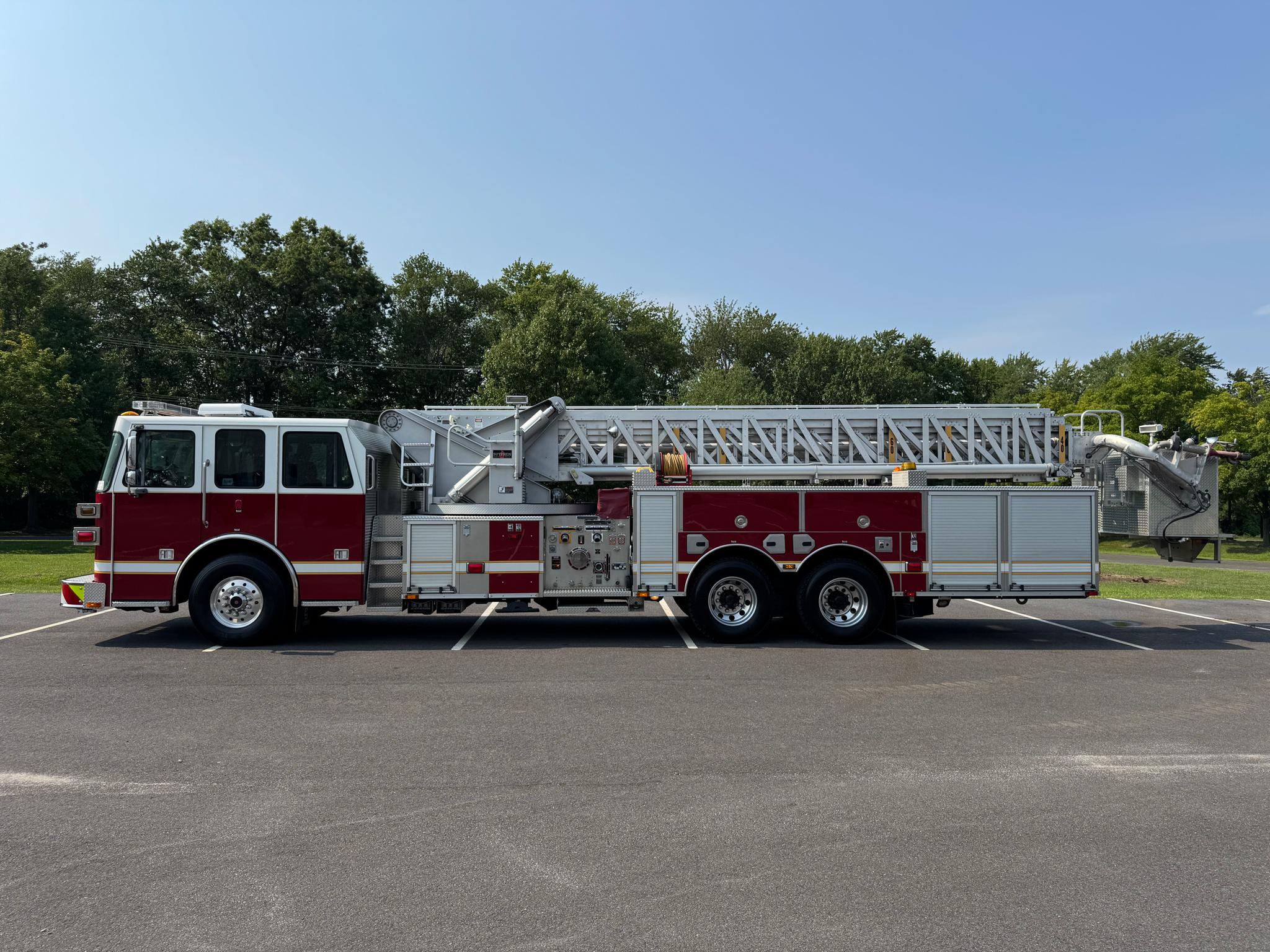 2013 Sutphen SP-90 85' Aerial - image 4