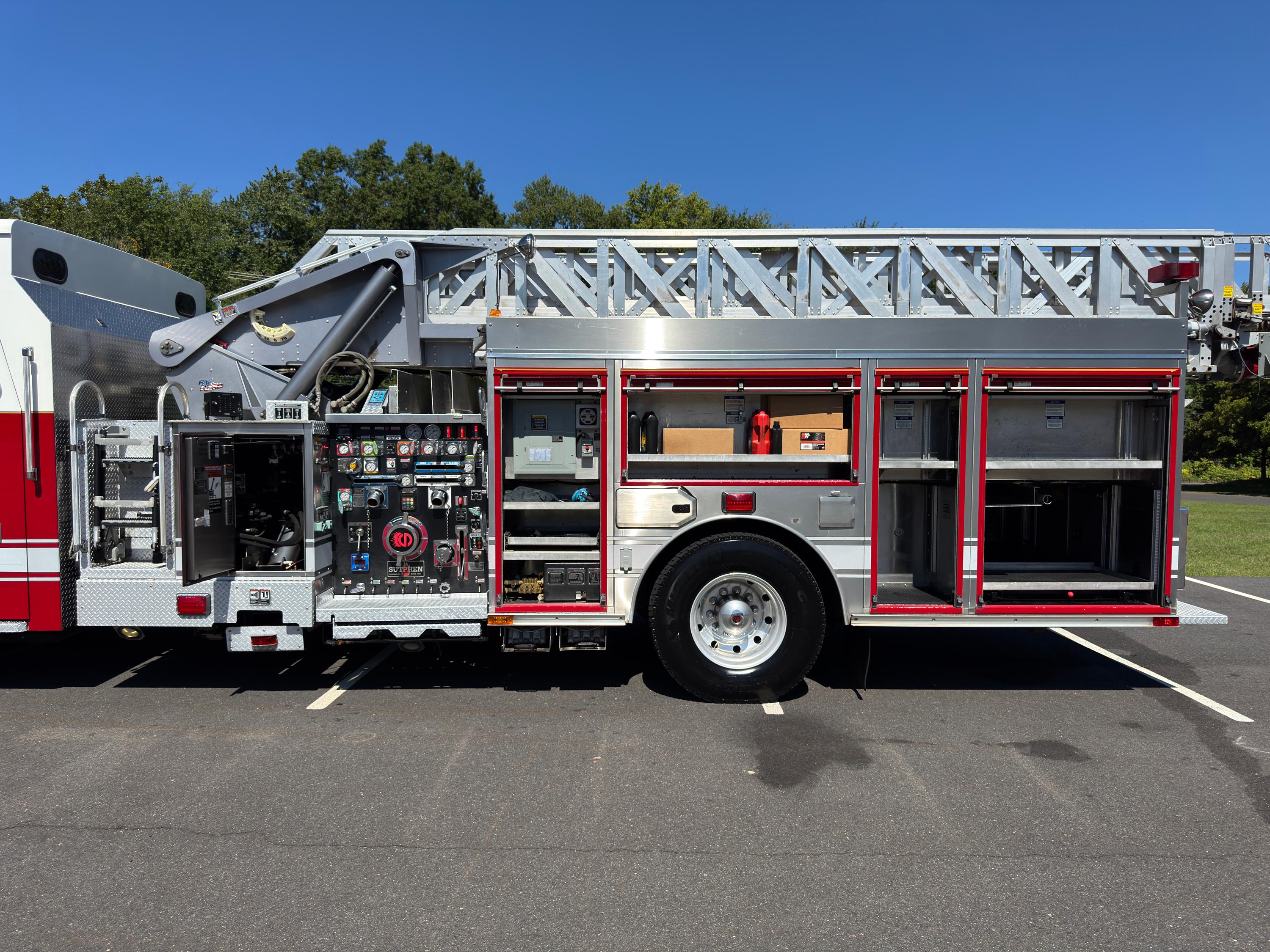 2011 Sutphen SL75 75' Aerial - image 28