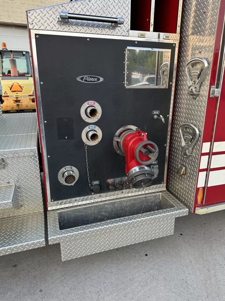 1996 Pierce Saber Pumper - image 16