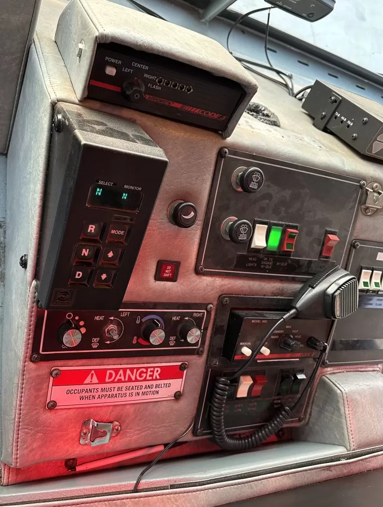1996 Pierce Saber Pumper - image 6