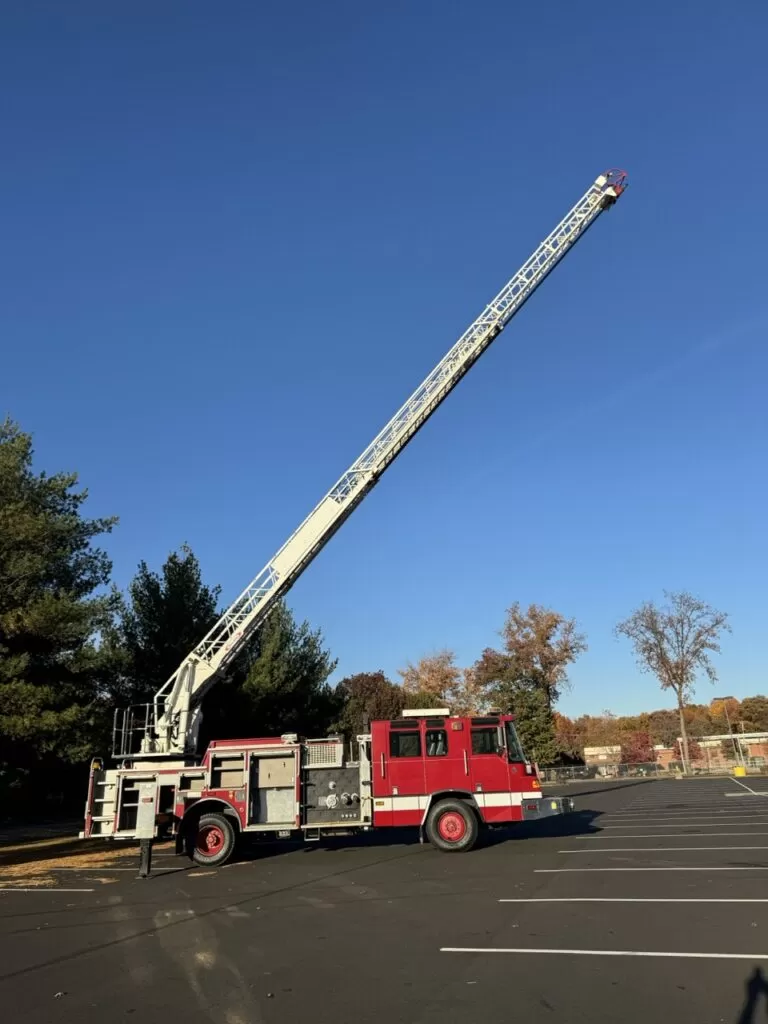 2002 Pierce Quantum 75' Aerial