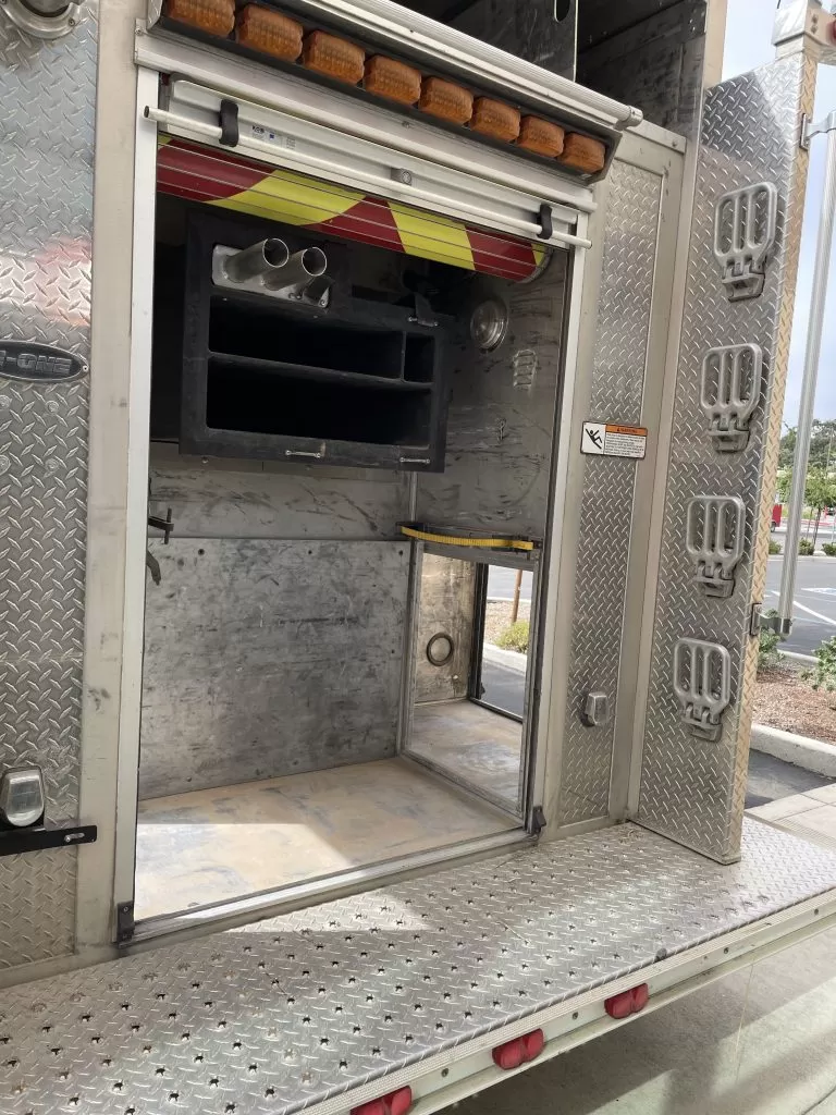 2004 E-One Freightliner Pumper - image 7