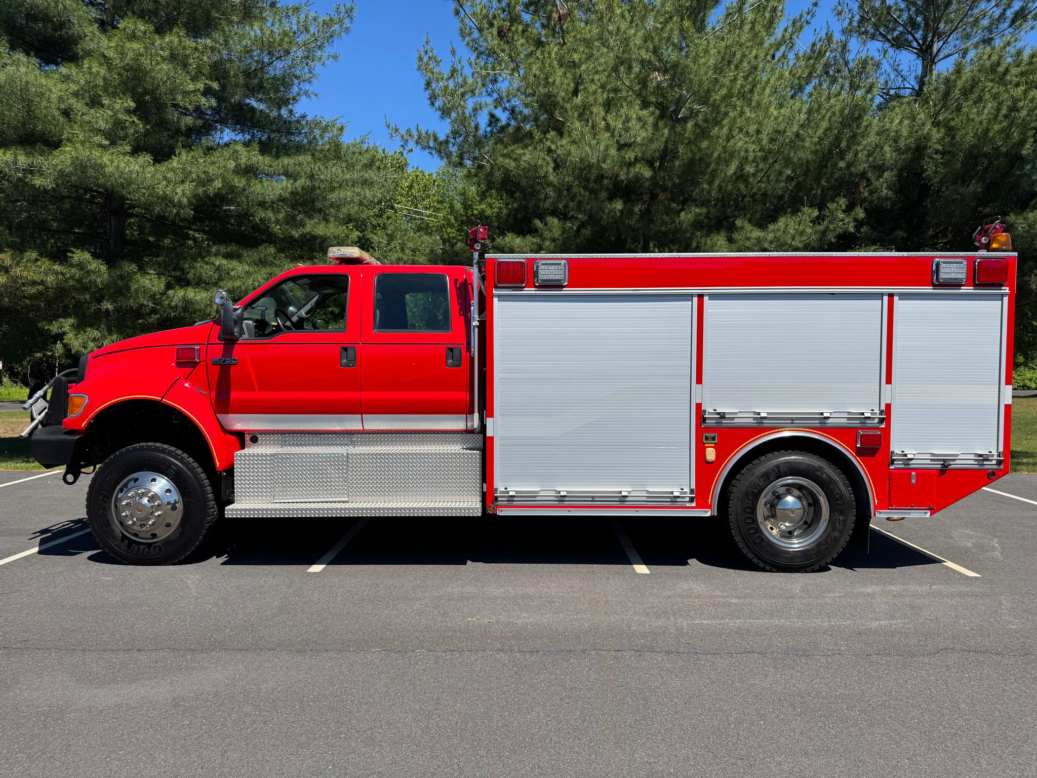 2006 Ford F-750 4x4 ARFF - image 4
