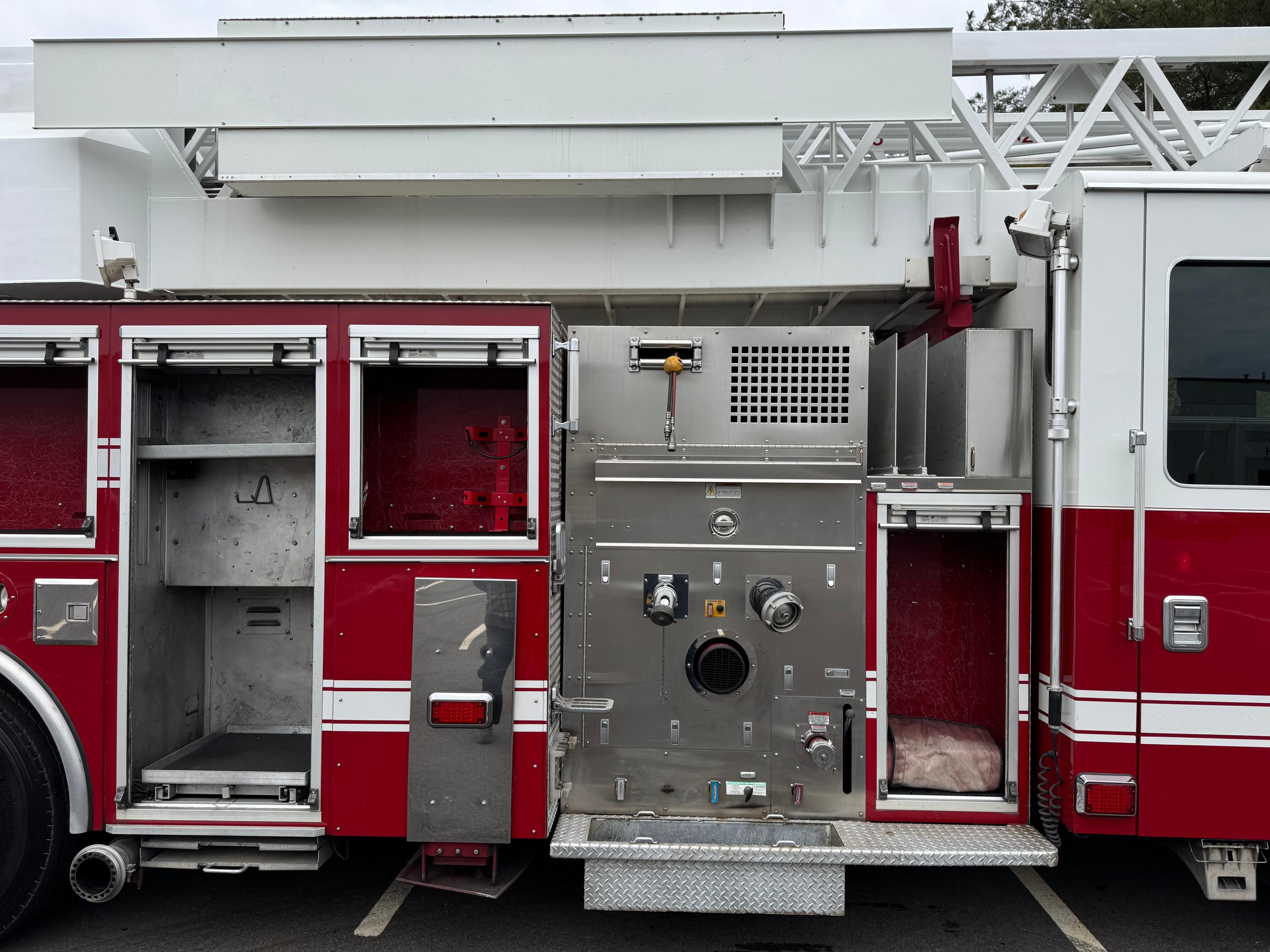 2007 KME AerialCat 102' Platform - image 9