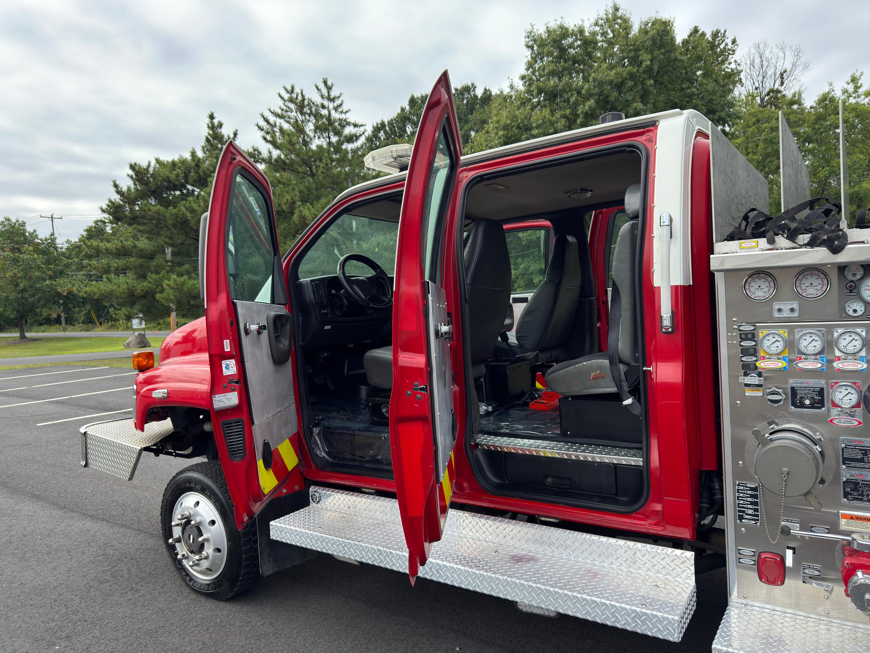 2008 Pierce GMC 4x4 Mini Pumper - image 11