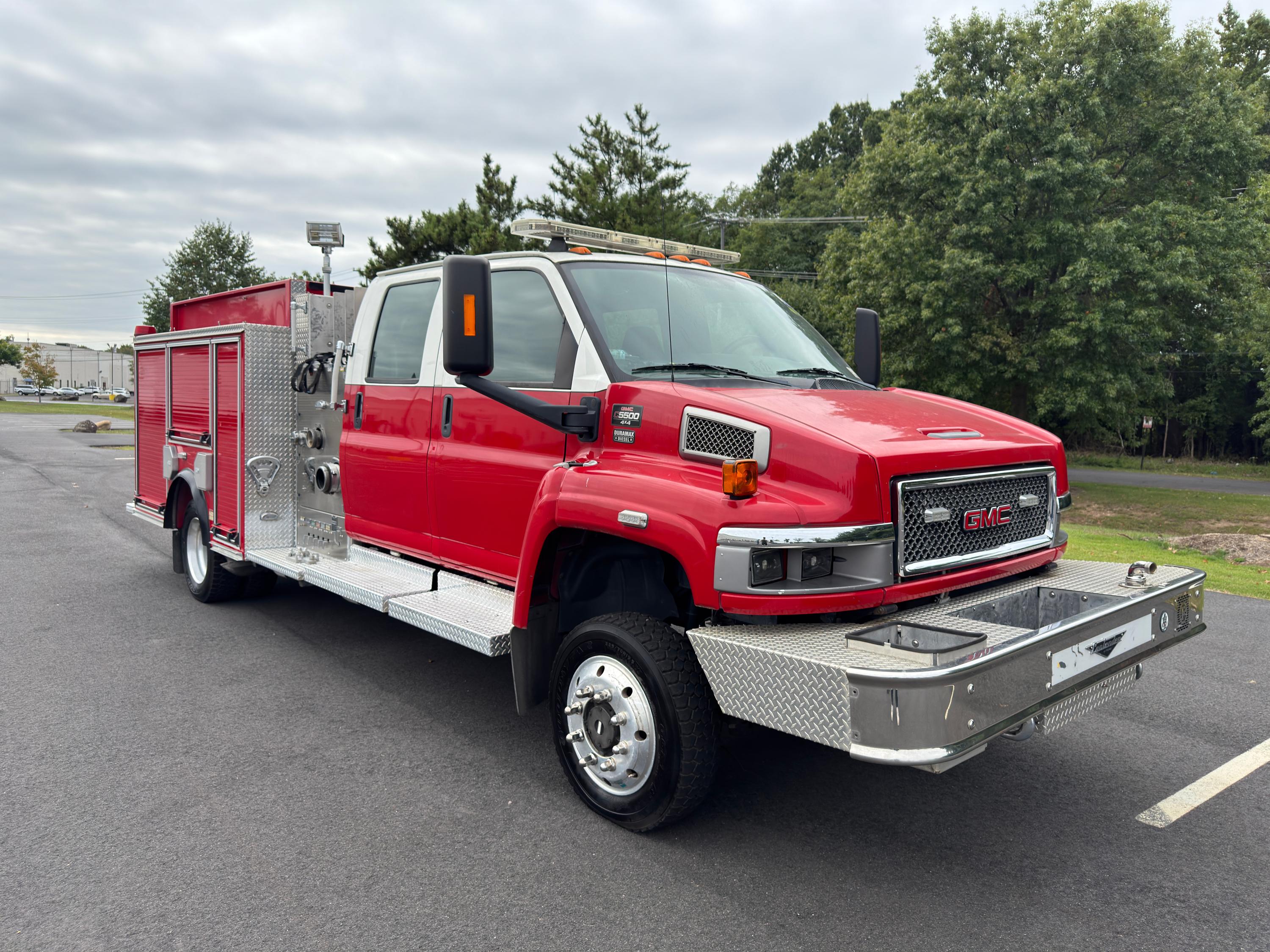 2008 Pierce GMC 4x4 Mini Pumper - image 2