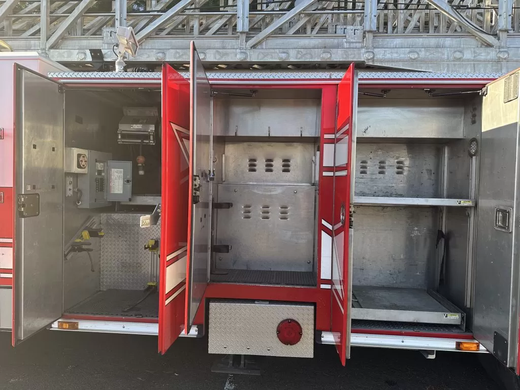 2009 E-One 135′ Aerial 125' Aerial - image 28