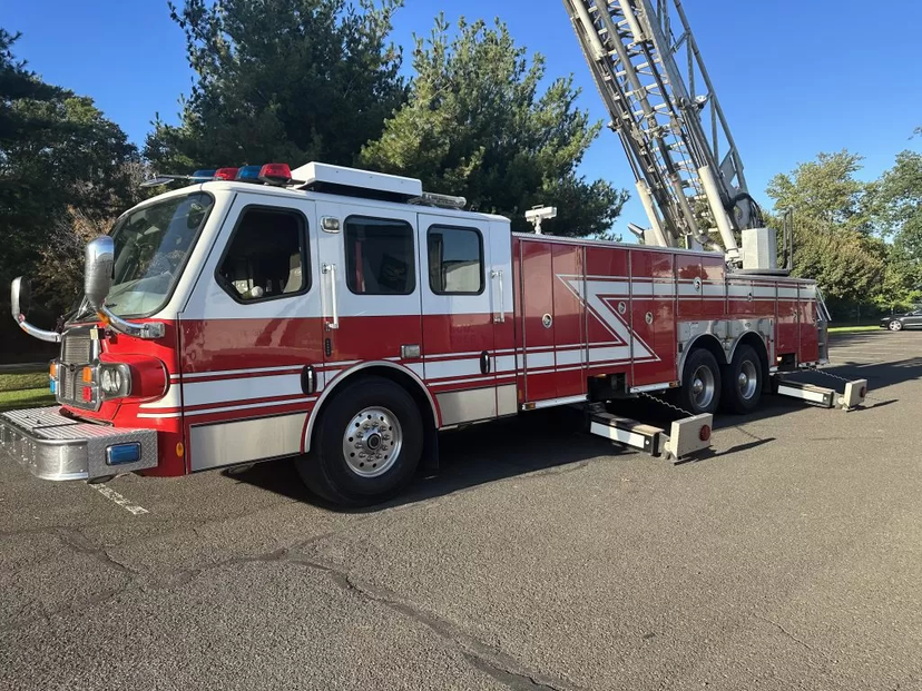 2009 E-One 135′ Aerial 125' Aerial