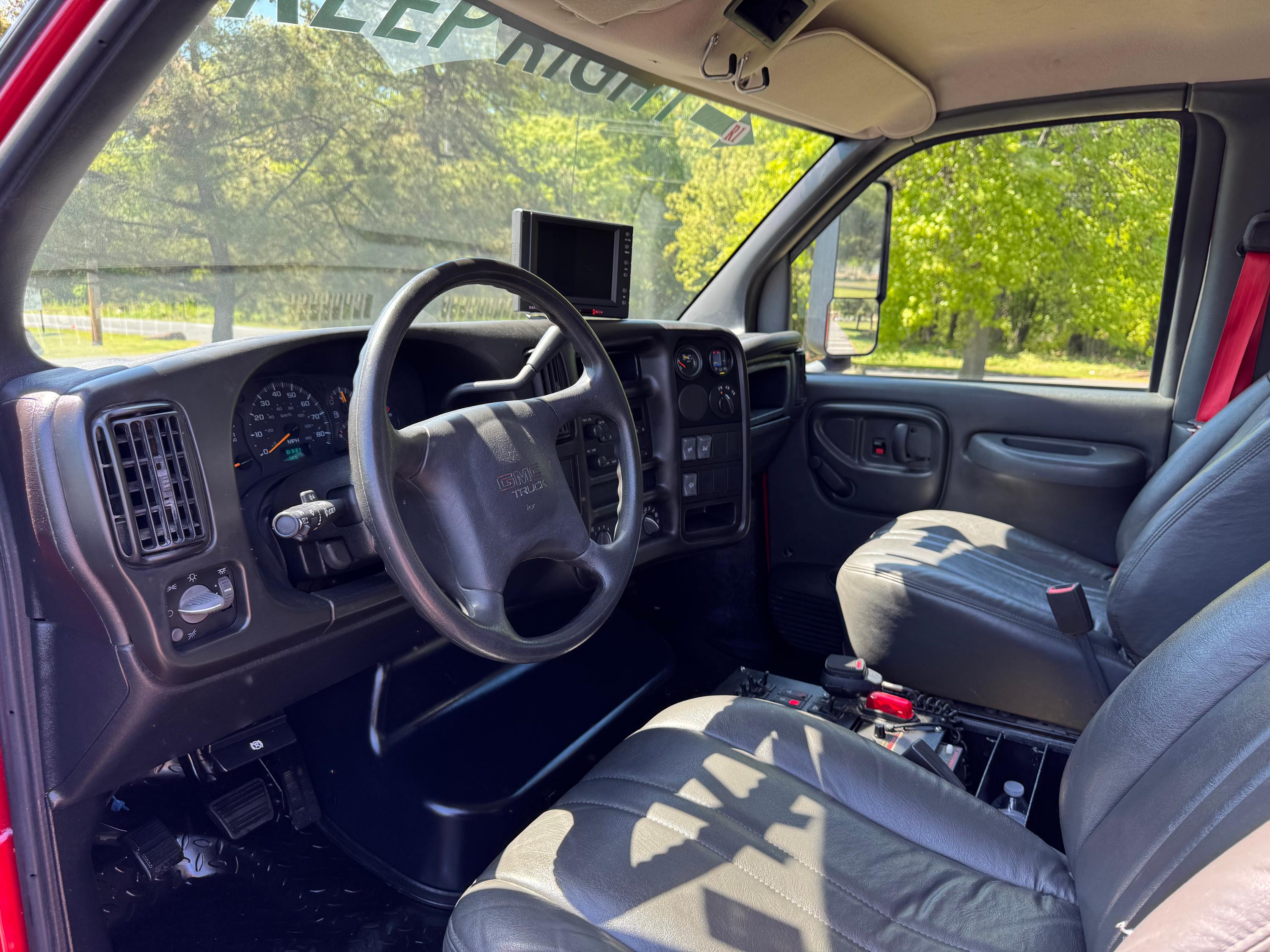 2009 Pierce GMC 4x4 Light Rescue - image 8