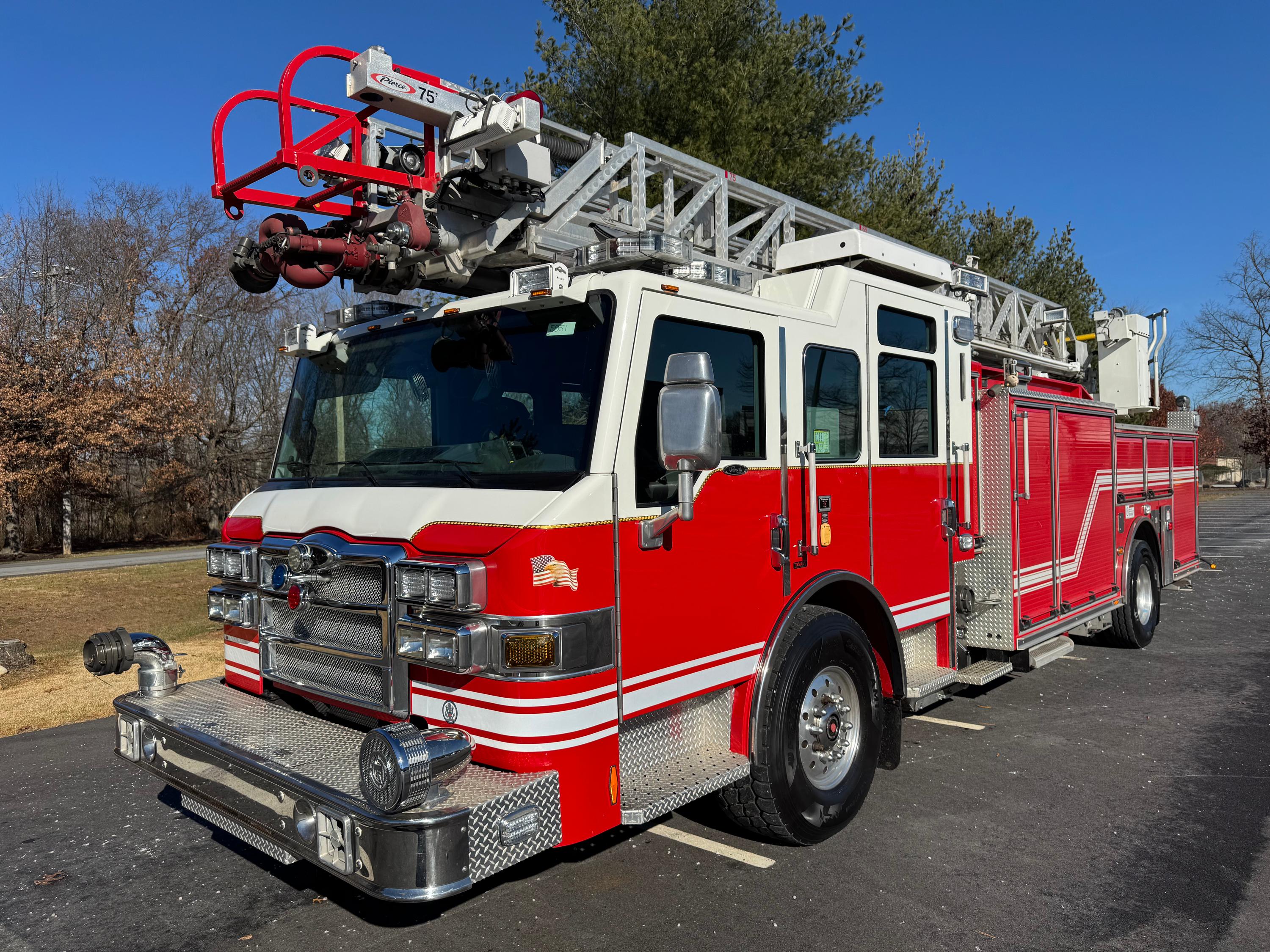 2011 Pierce Velocity 75' Aerial - image 1