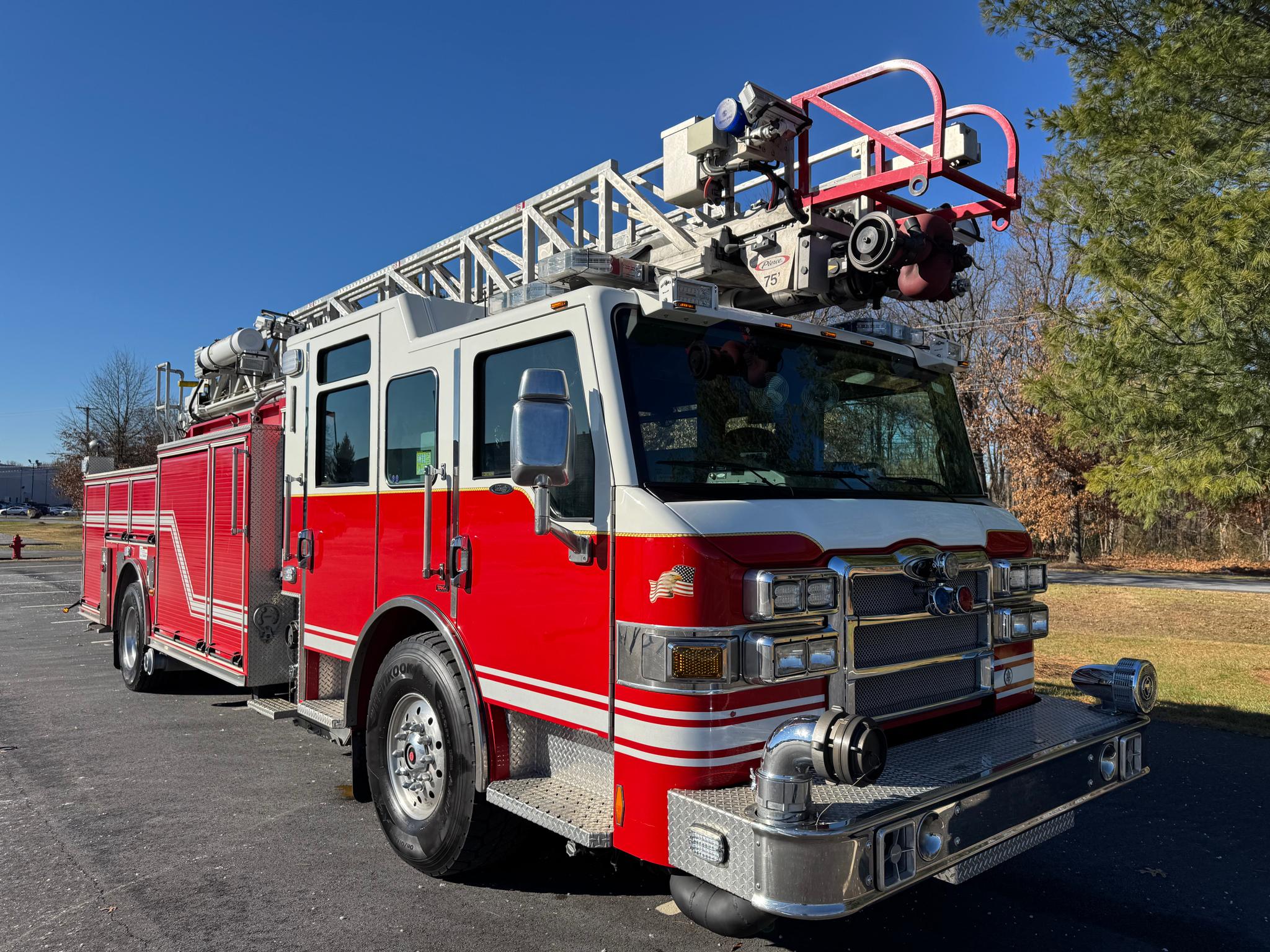 2011 Pierce Velocity 75' Aerial - image 2