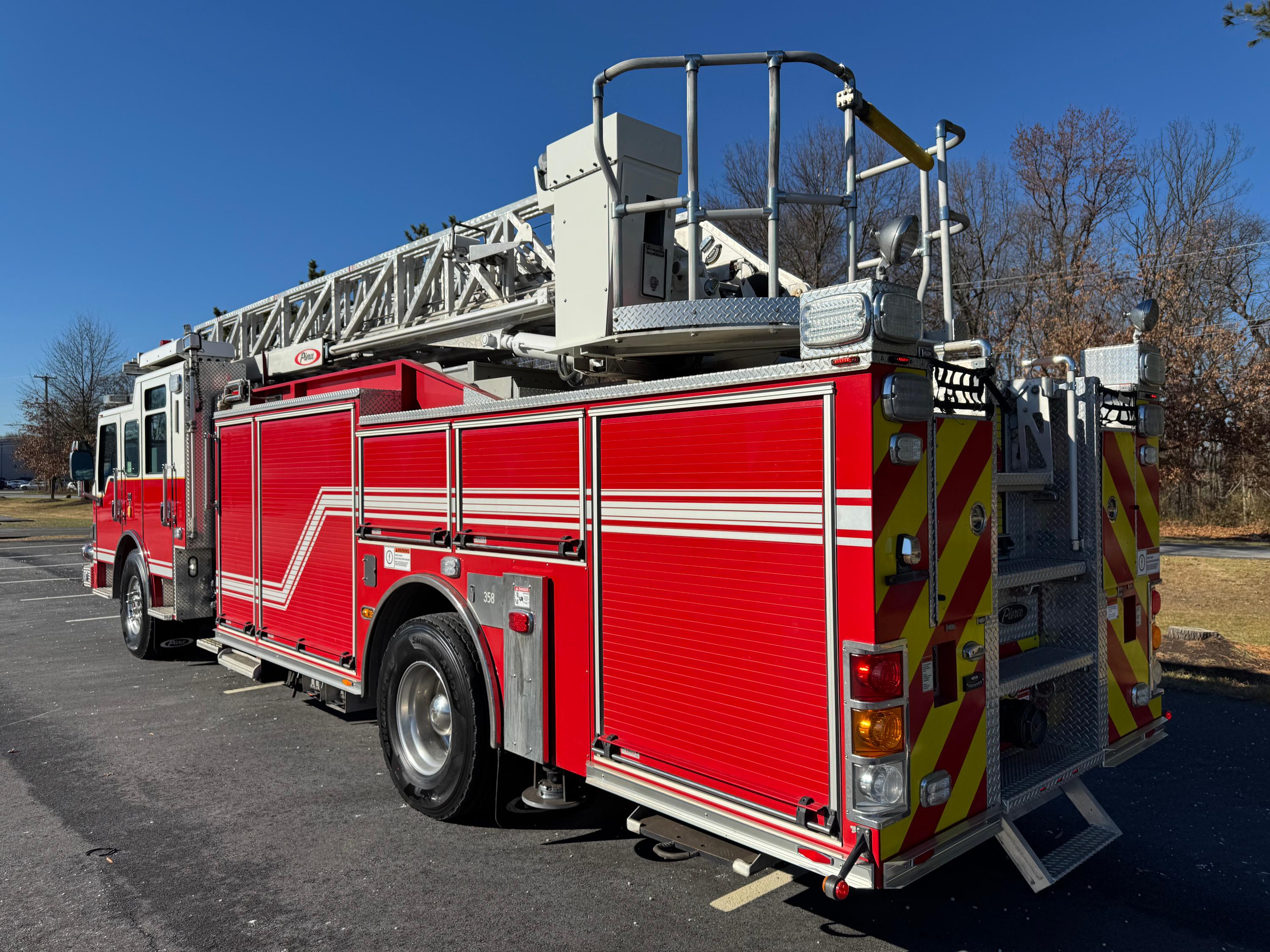 2011 Pierce Velocity 75' Aerial - image 7