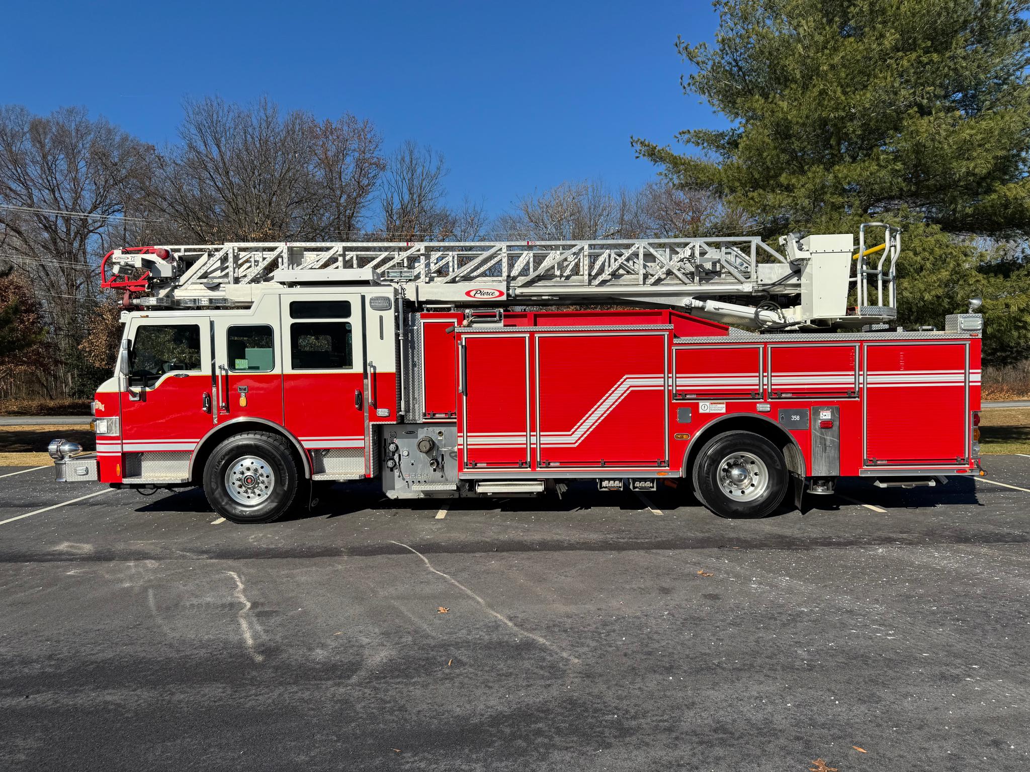 2011 Pierce Velocity 75' Aerial - image 5