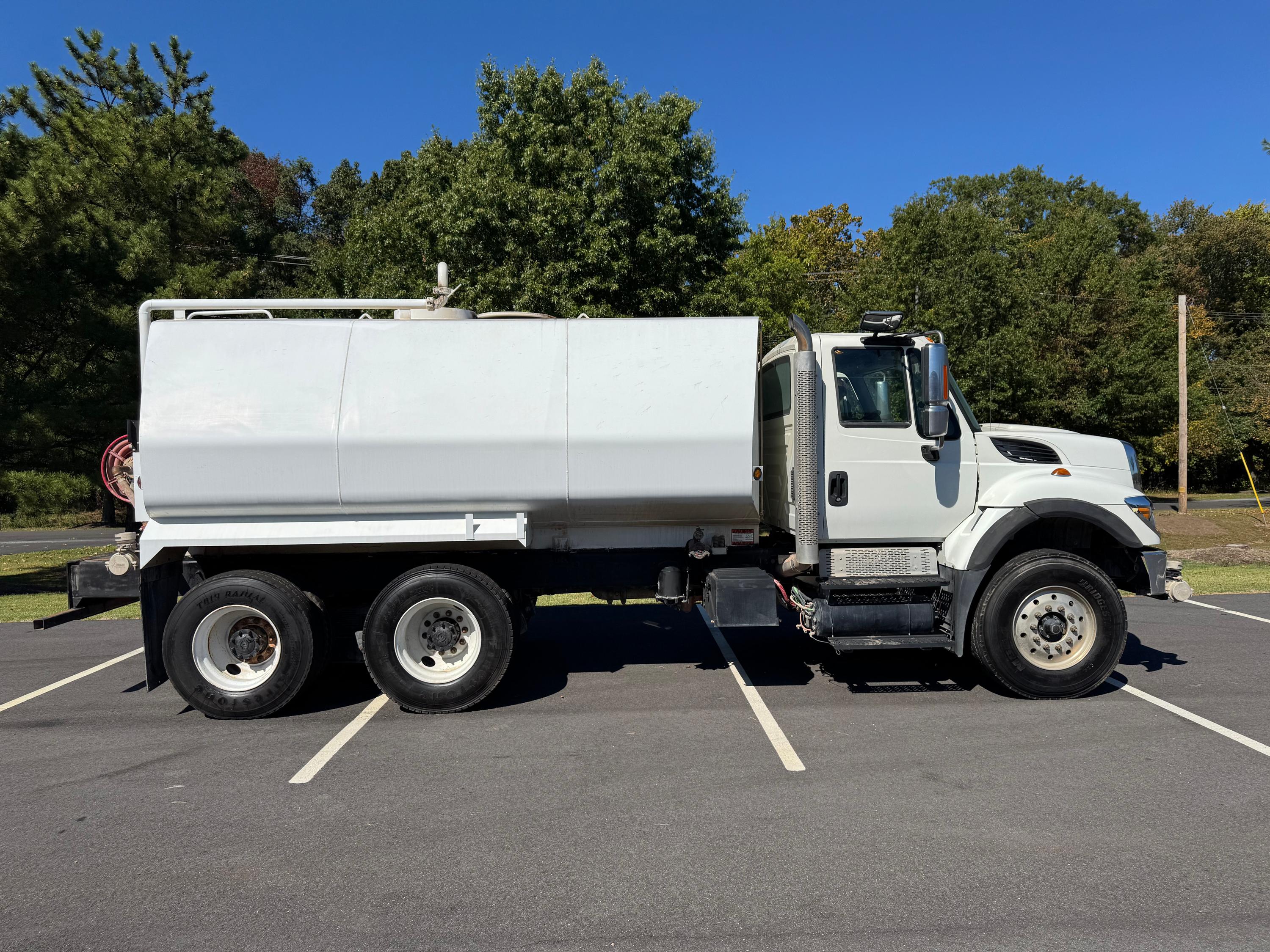 2016 International 7400 SBA Tanker - image 5