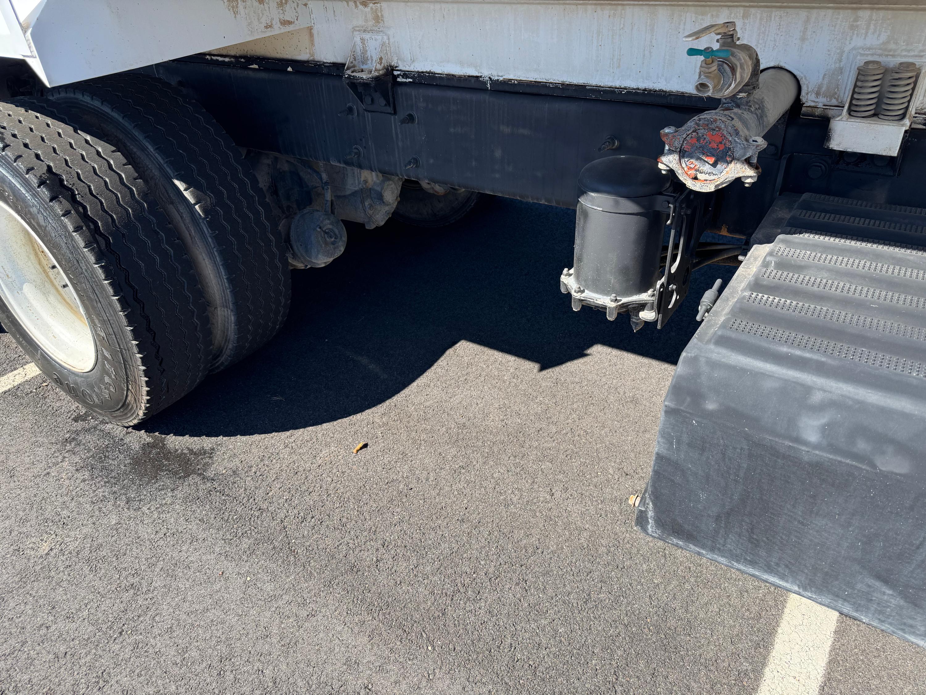 2016 International 7400 SBA Tanker - image 13