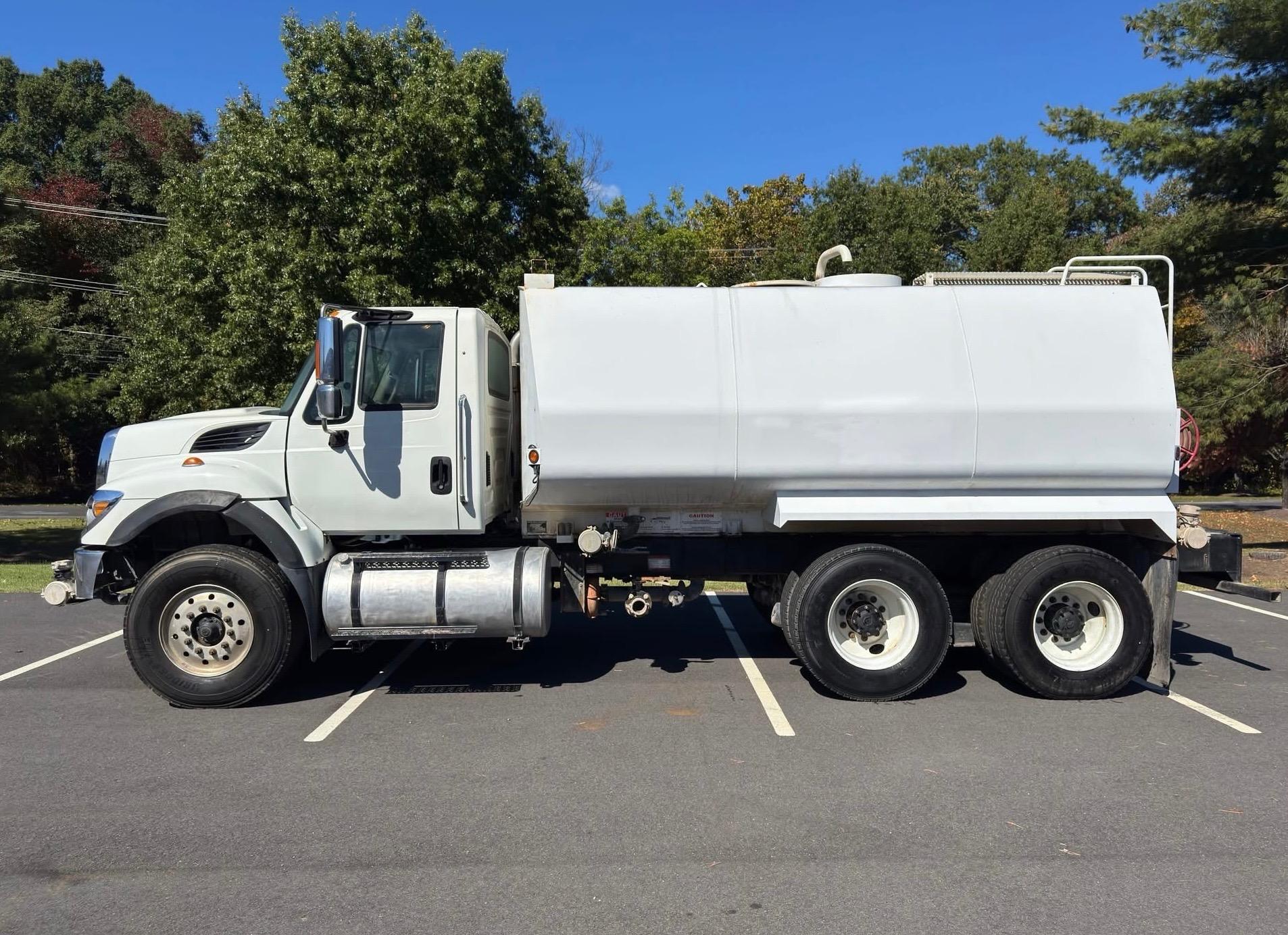 2016 International 7400 SBA Tanker - image 4
