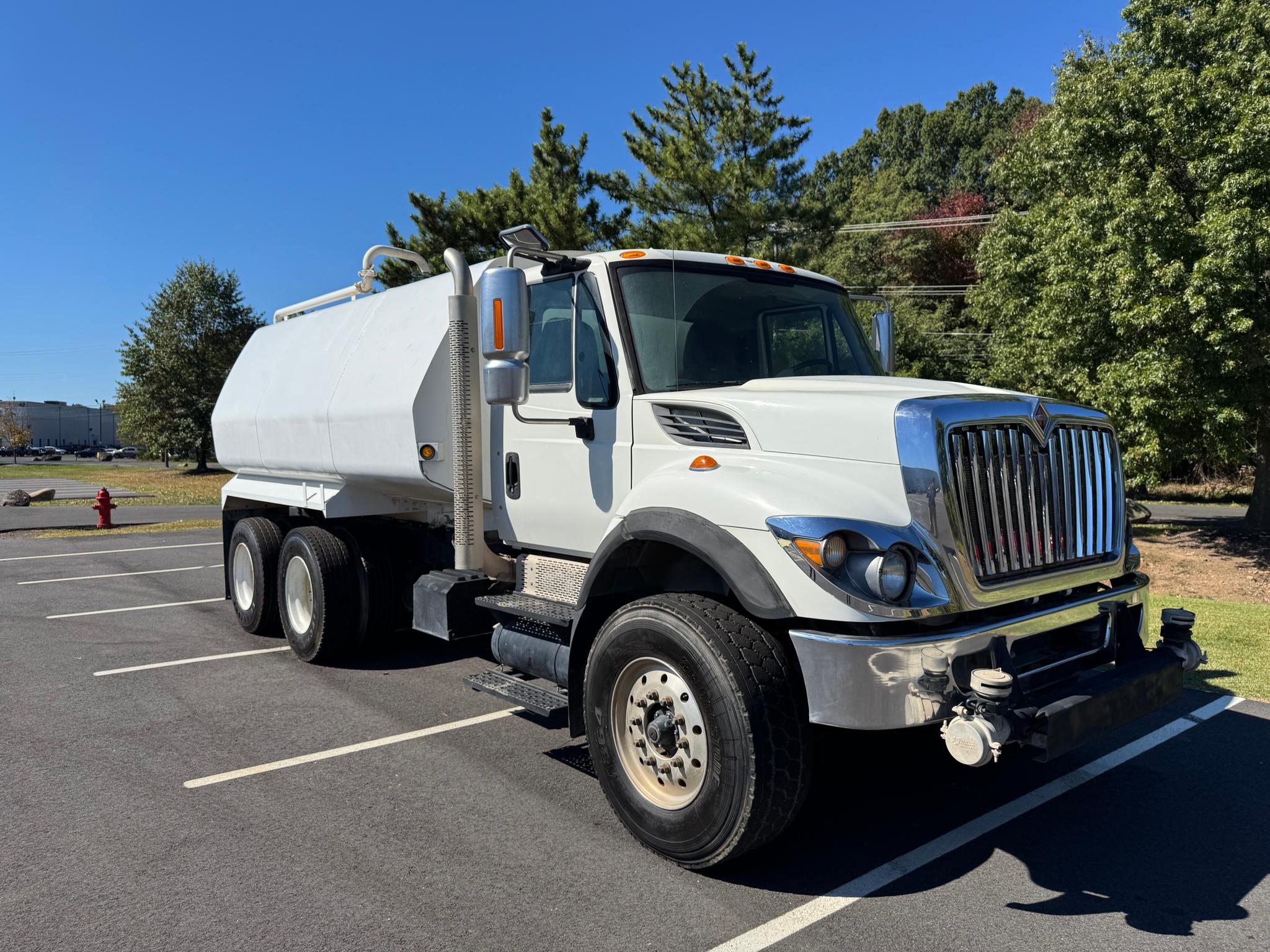 2016 International 7400 SBA Tanker - image 2
