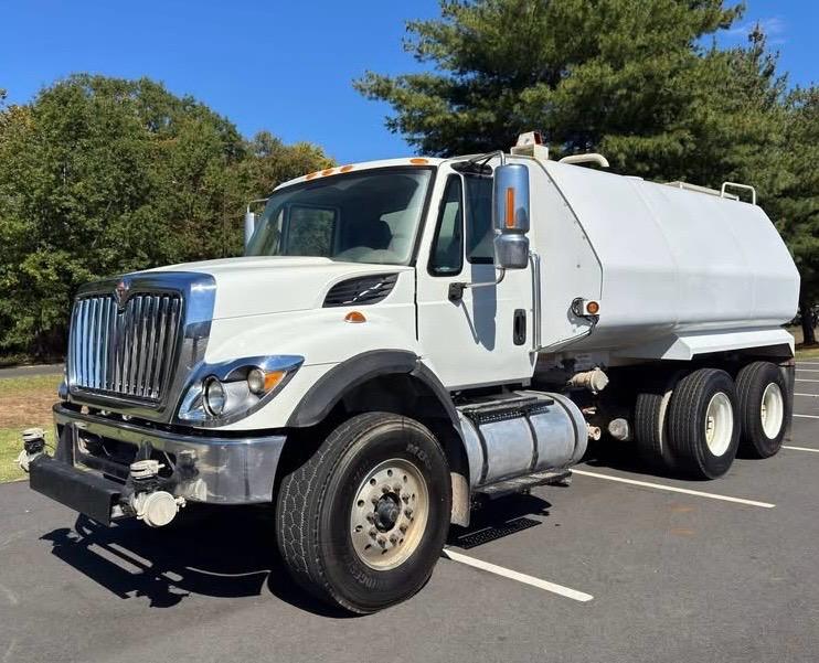 2016 International 7400 SBA Tanker - image 1