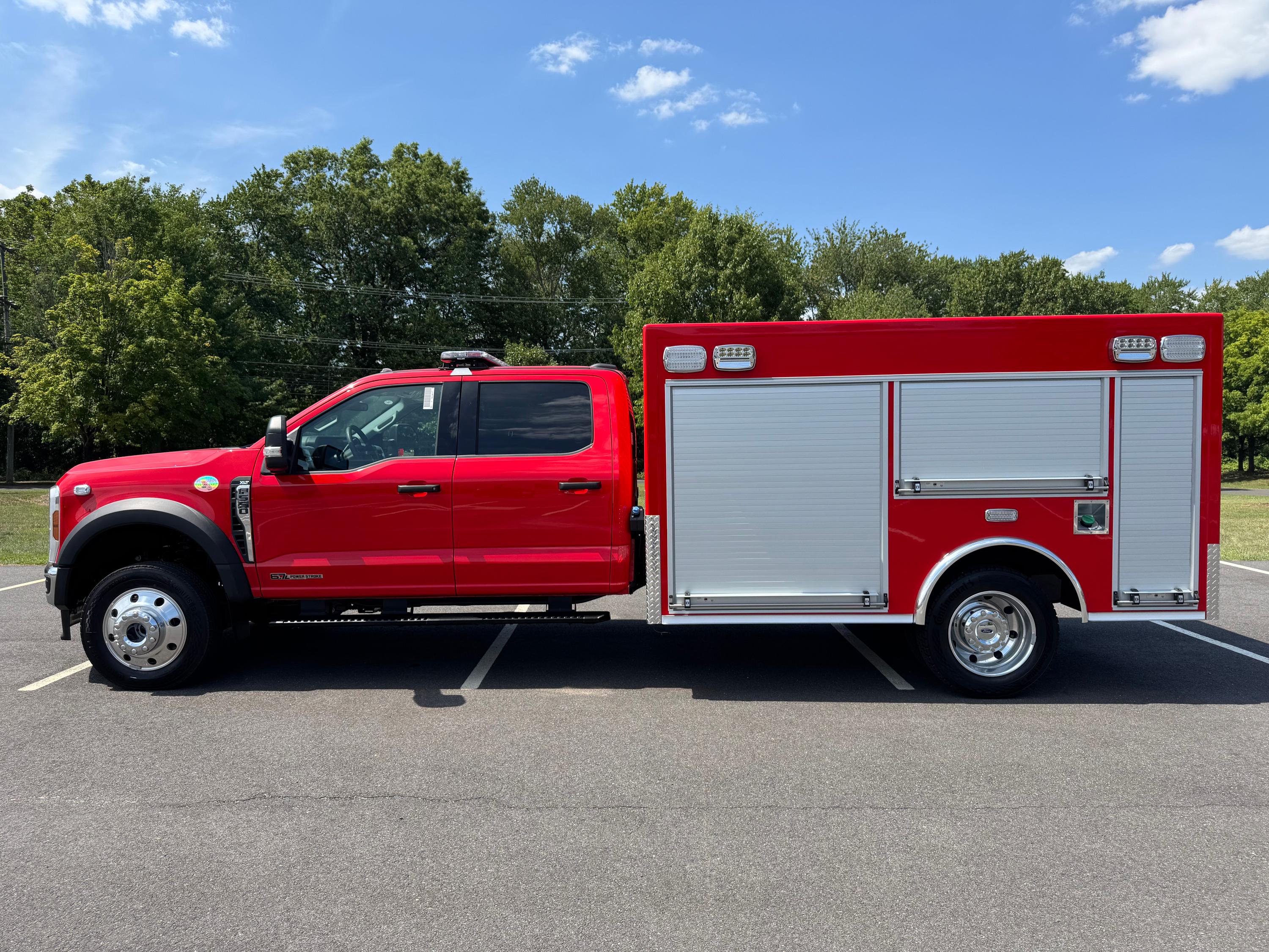 2025 Ford F-550 4x4 Light Rescue - image 4