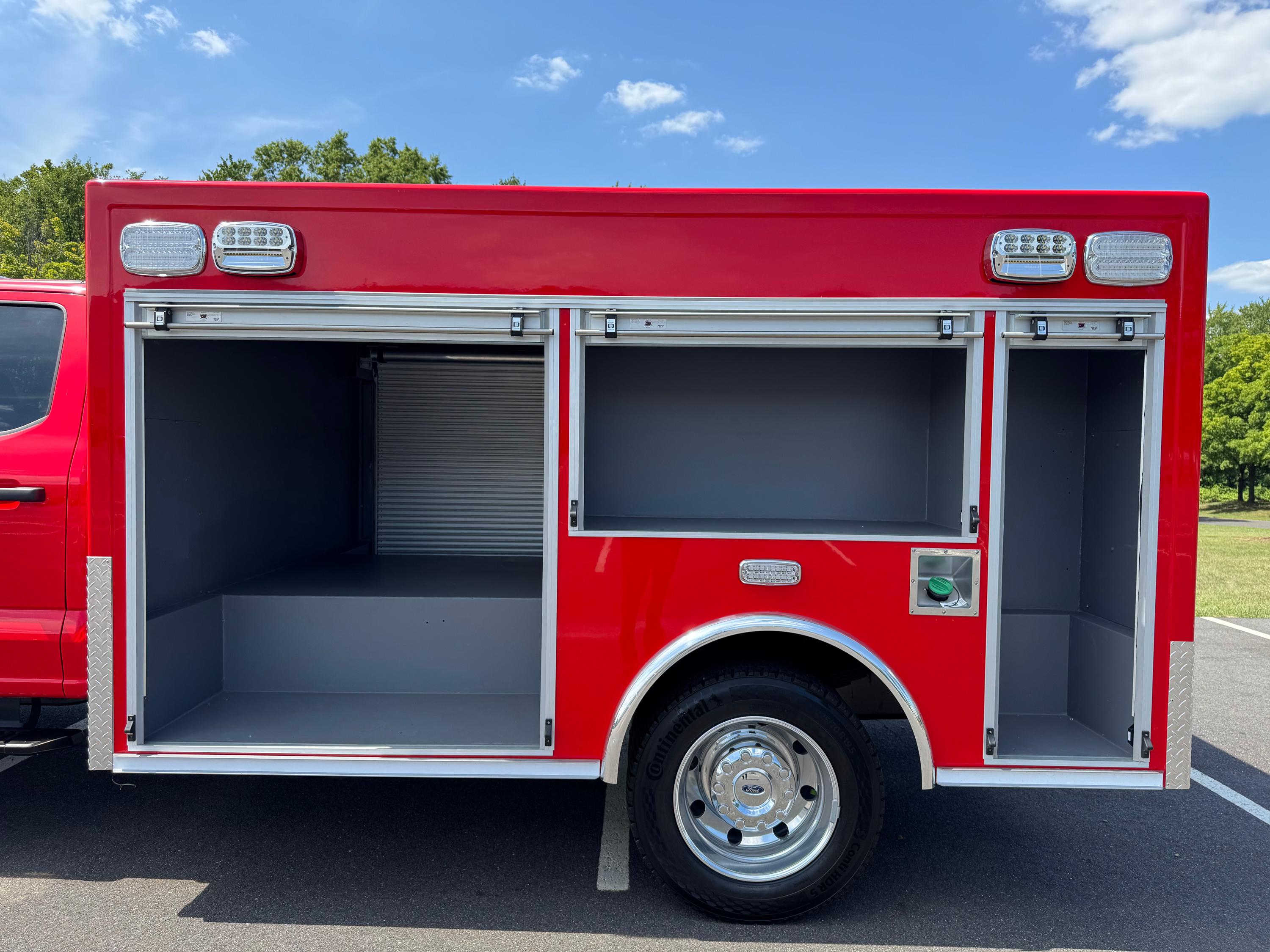 2025 Ford F-550 4x4 Light Rescue - image 16