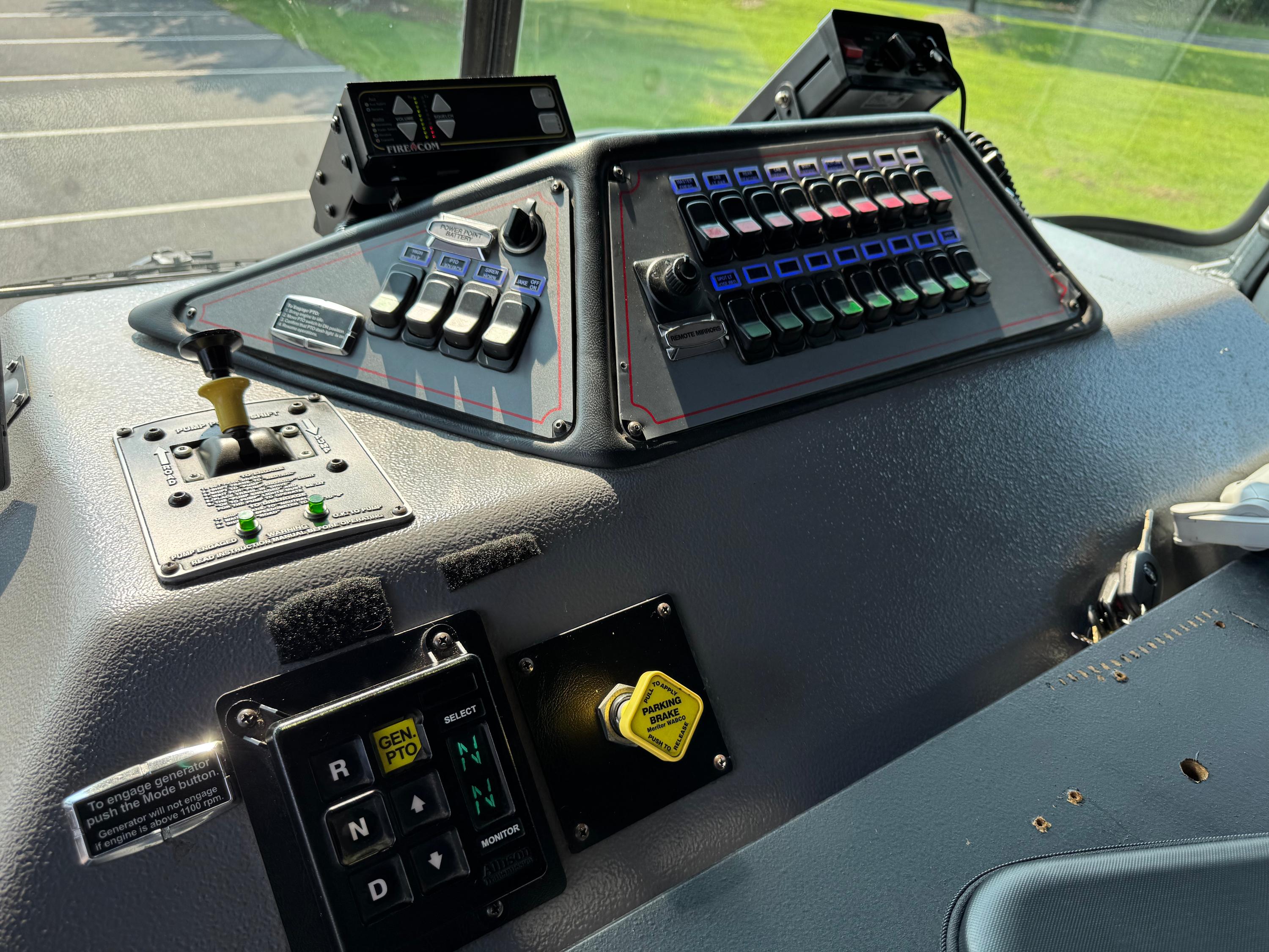 2013 Sutphen SP-90 85' Aerial - image 24