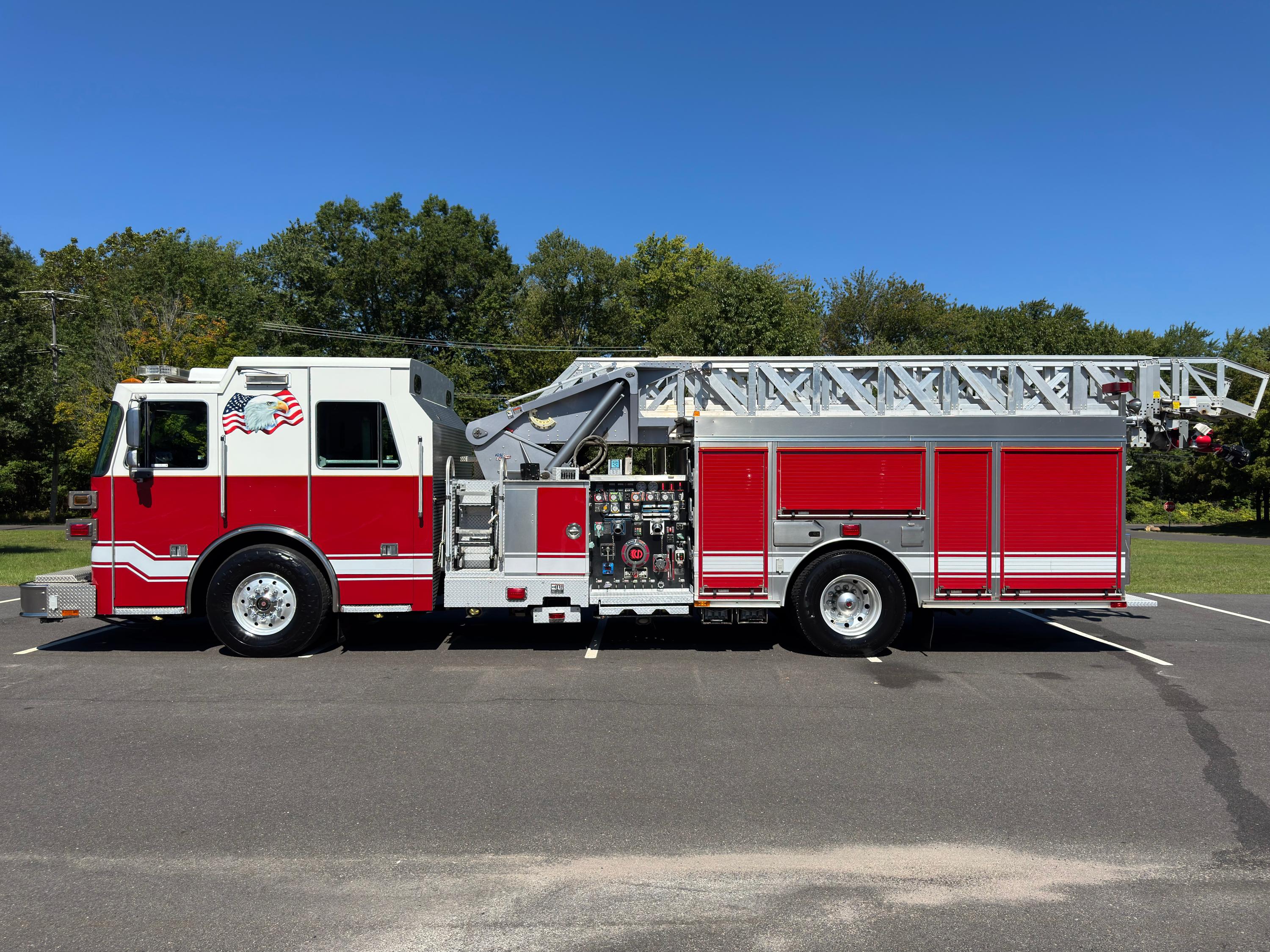 2011 Sutphen SL75 75' Aerial - image 4