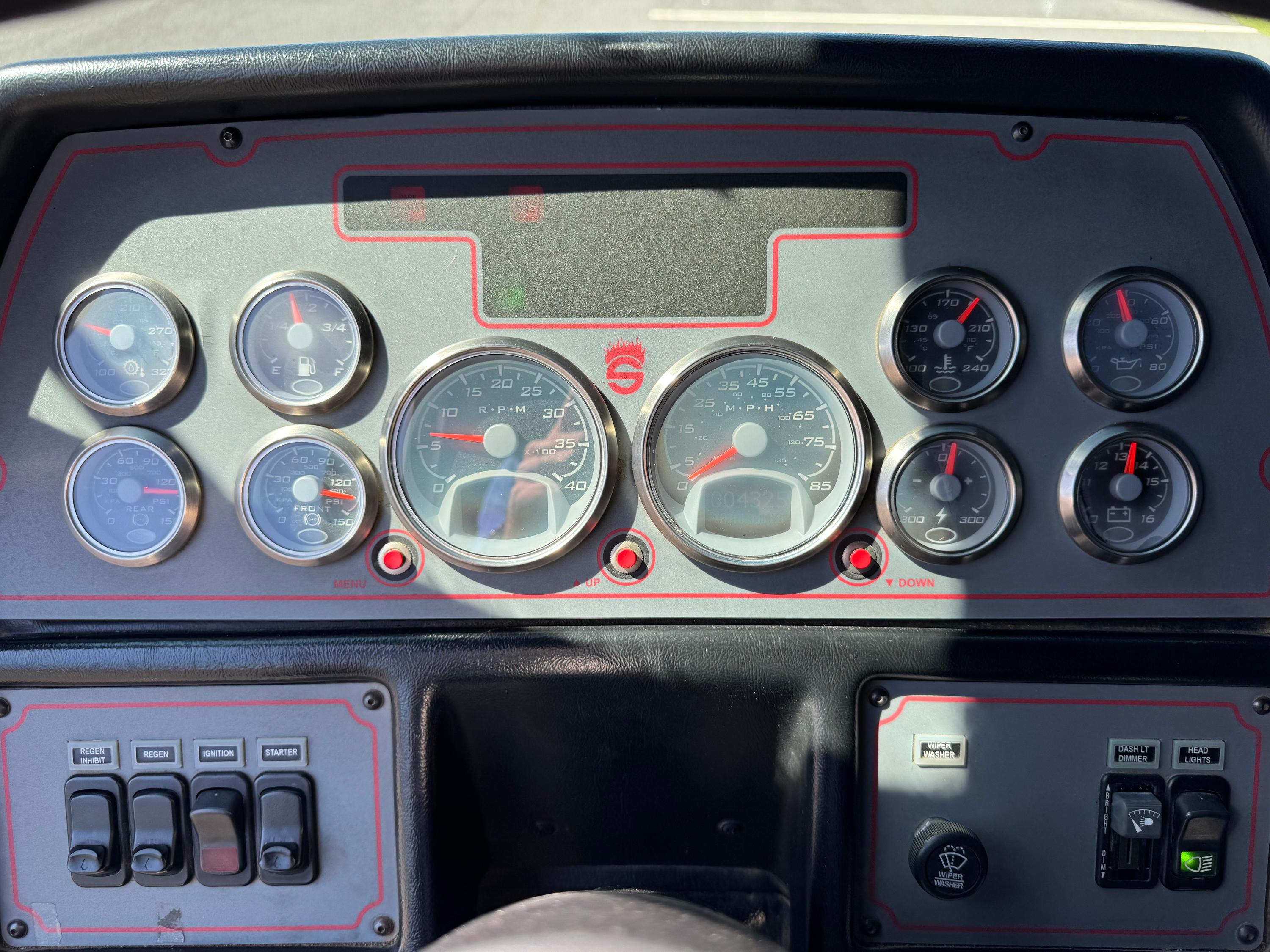 2011 Sutphen SL75 75' Aerial - image 17