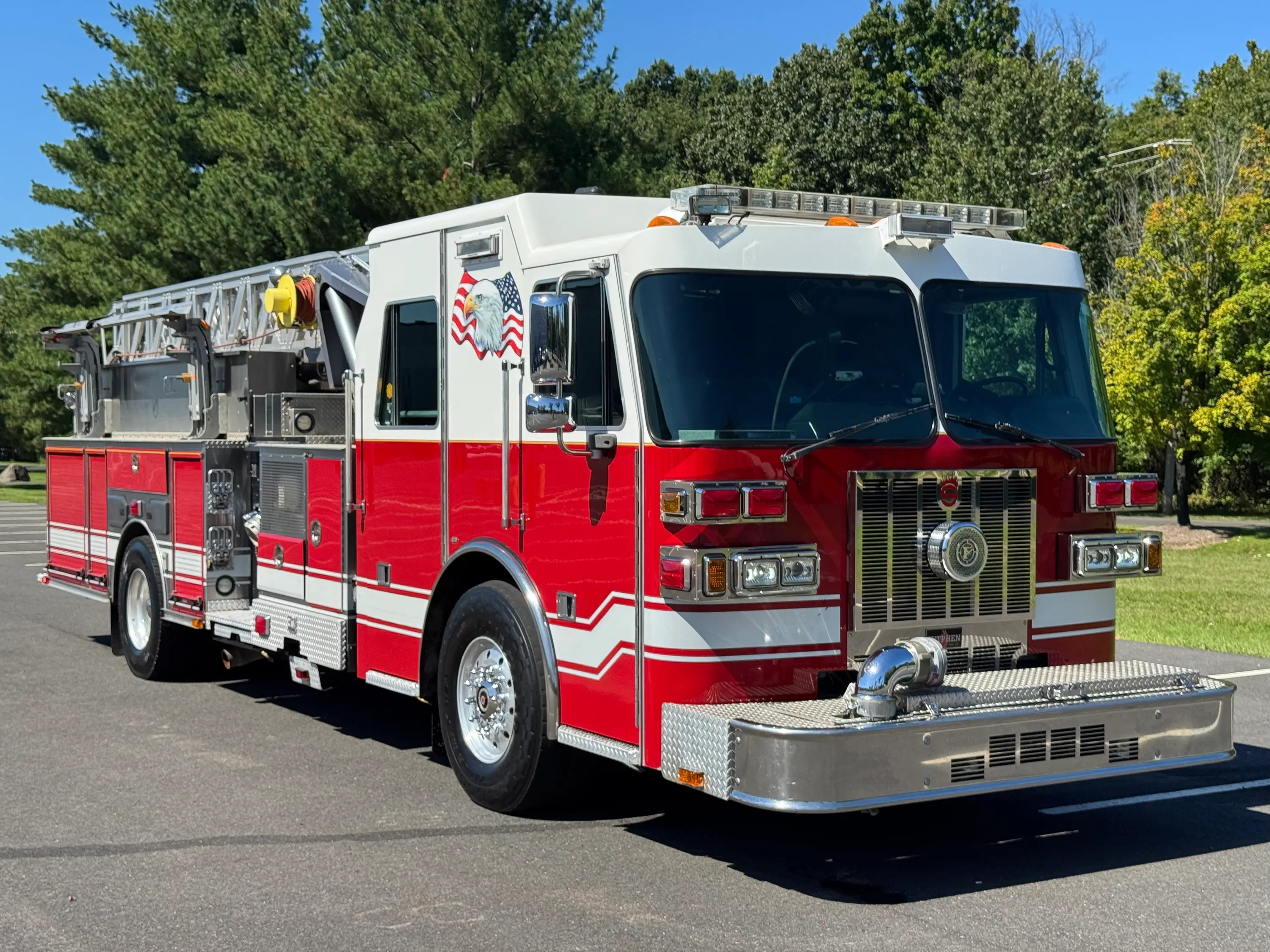 2011 Sutphen SL75 75' Aerial - image 2