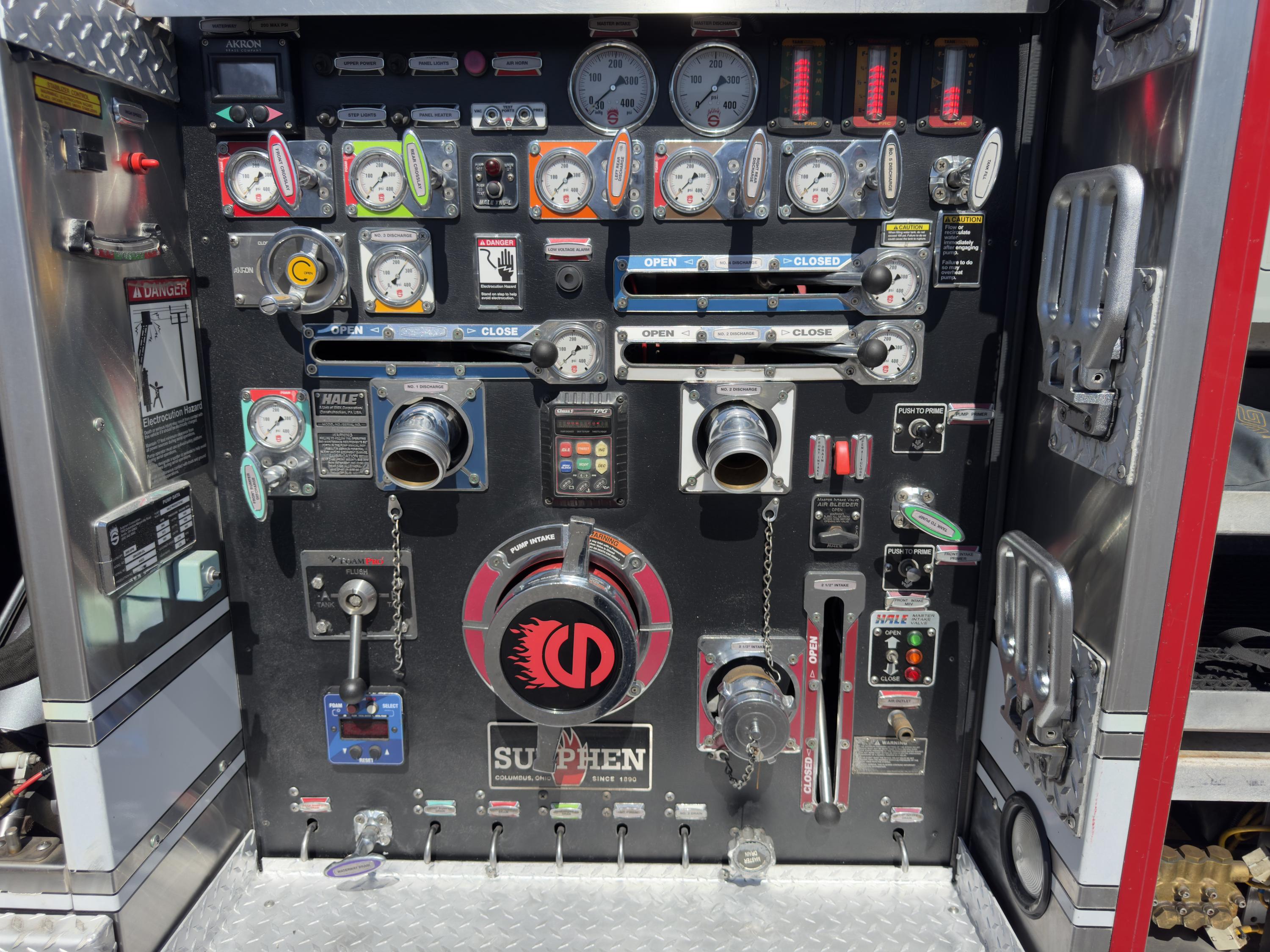 2011 Sutphen SL75 75' Aerial - image 31