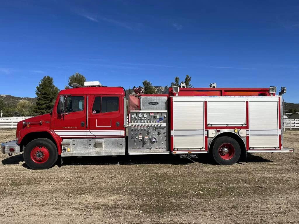 2004 E-One Freightliner Pumper - image 2