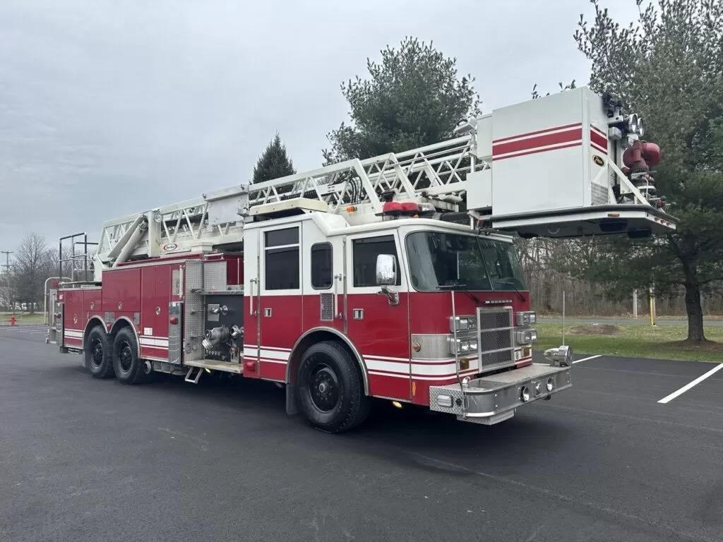 2001 Pierce 85' Platform - image 2