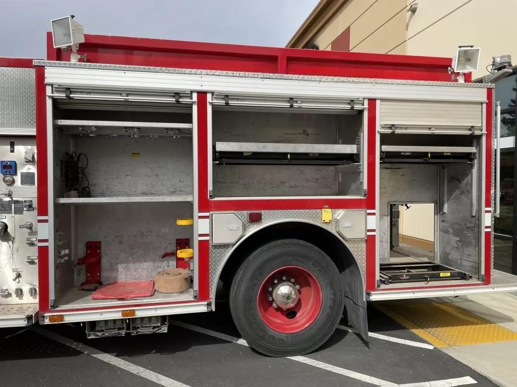 2004 E-One Freightliner Pumper - image 3