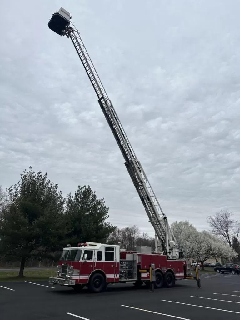 2001 Pierce 85' Platform - image 3