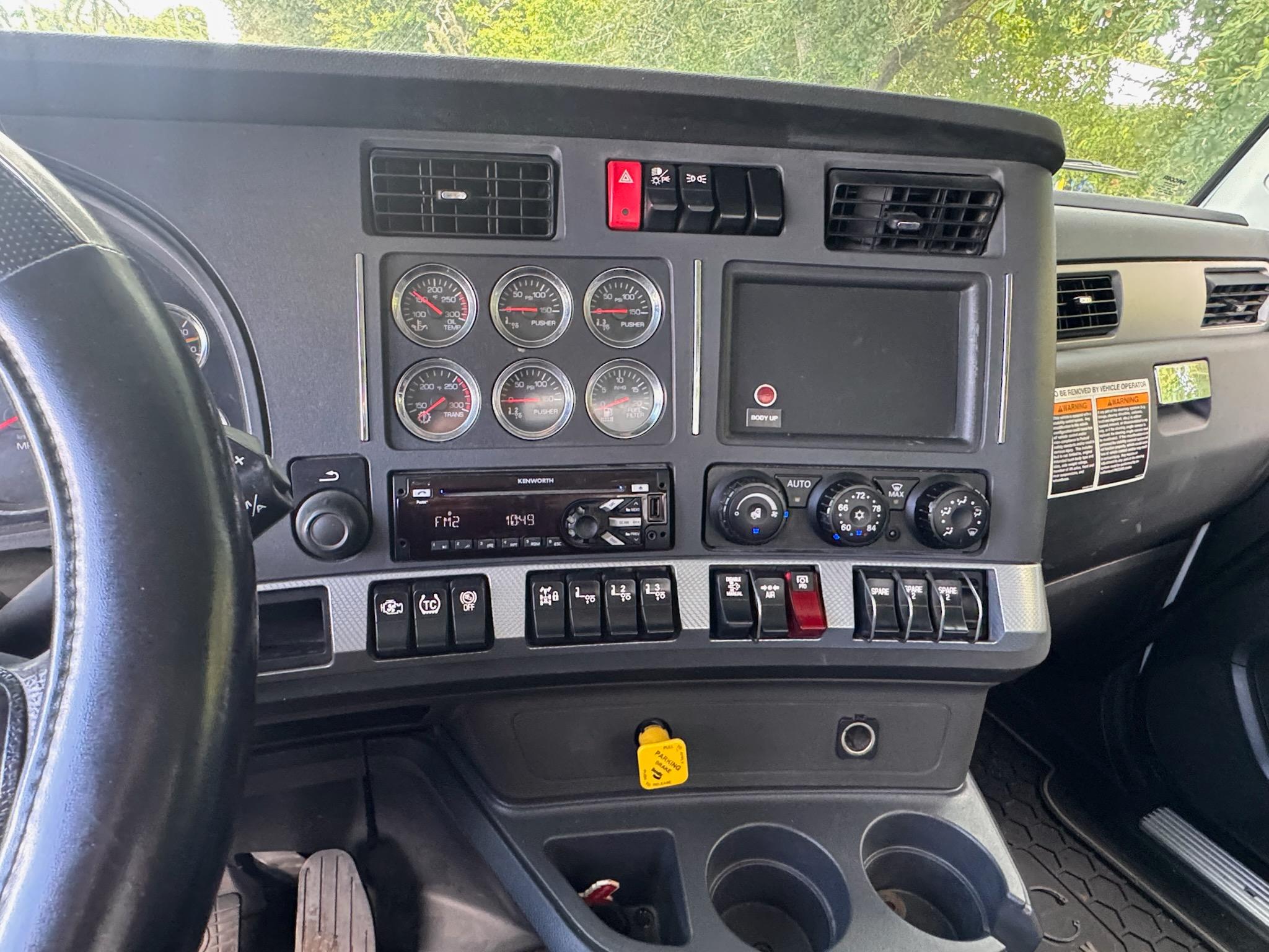 2020 Kenworth T880 Dump Truck - image 3