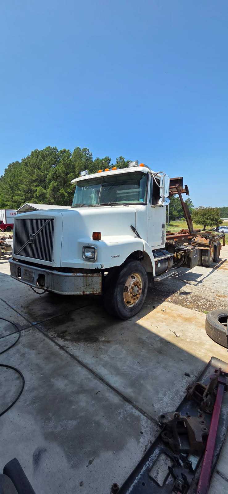 2000 Volvo Galbreath Roll Off